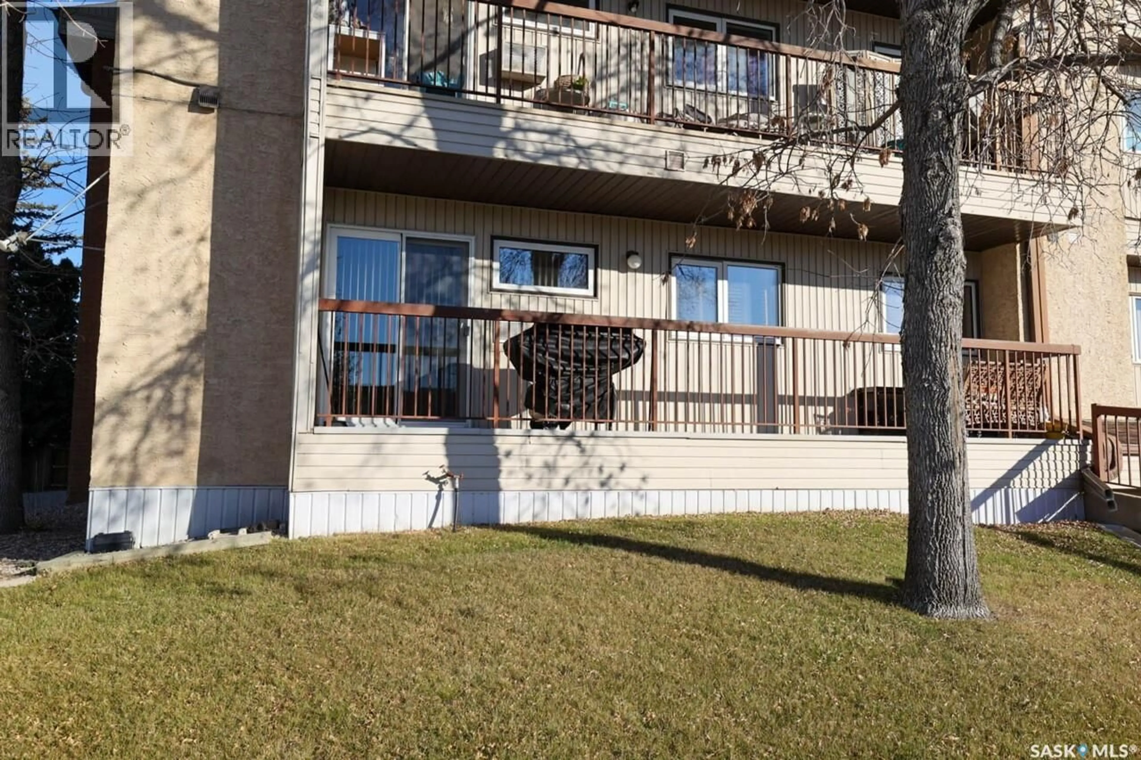 Patio, building for 102 - 1130 RADWAY STREET, Regina Saskatchewan S4X4J5