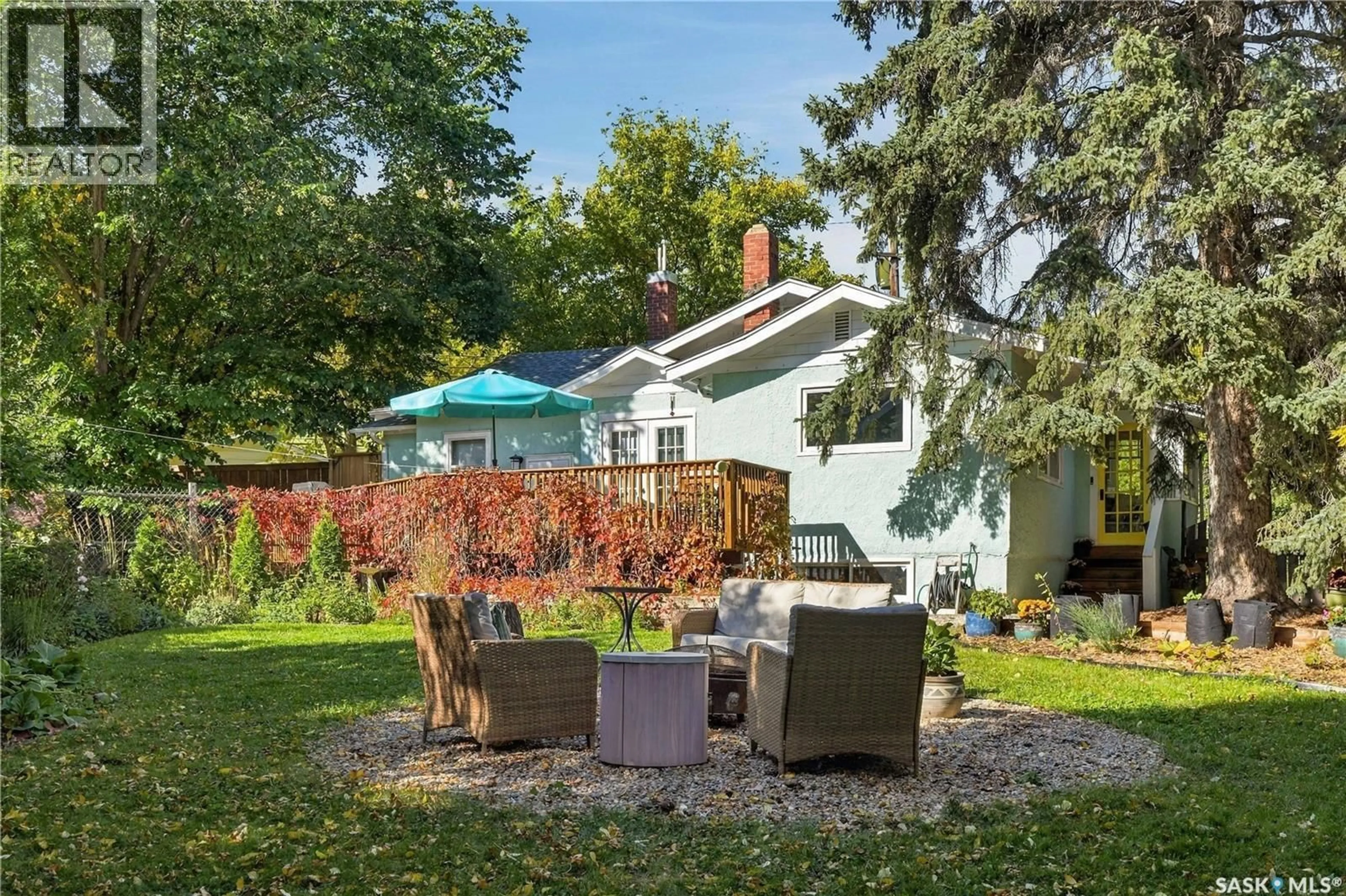Patio, street for 600 WALMER ROAD, Saskatoon Saskatchewan S7L0E2