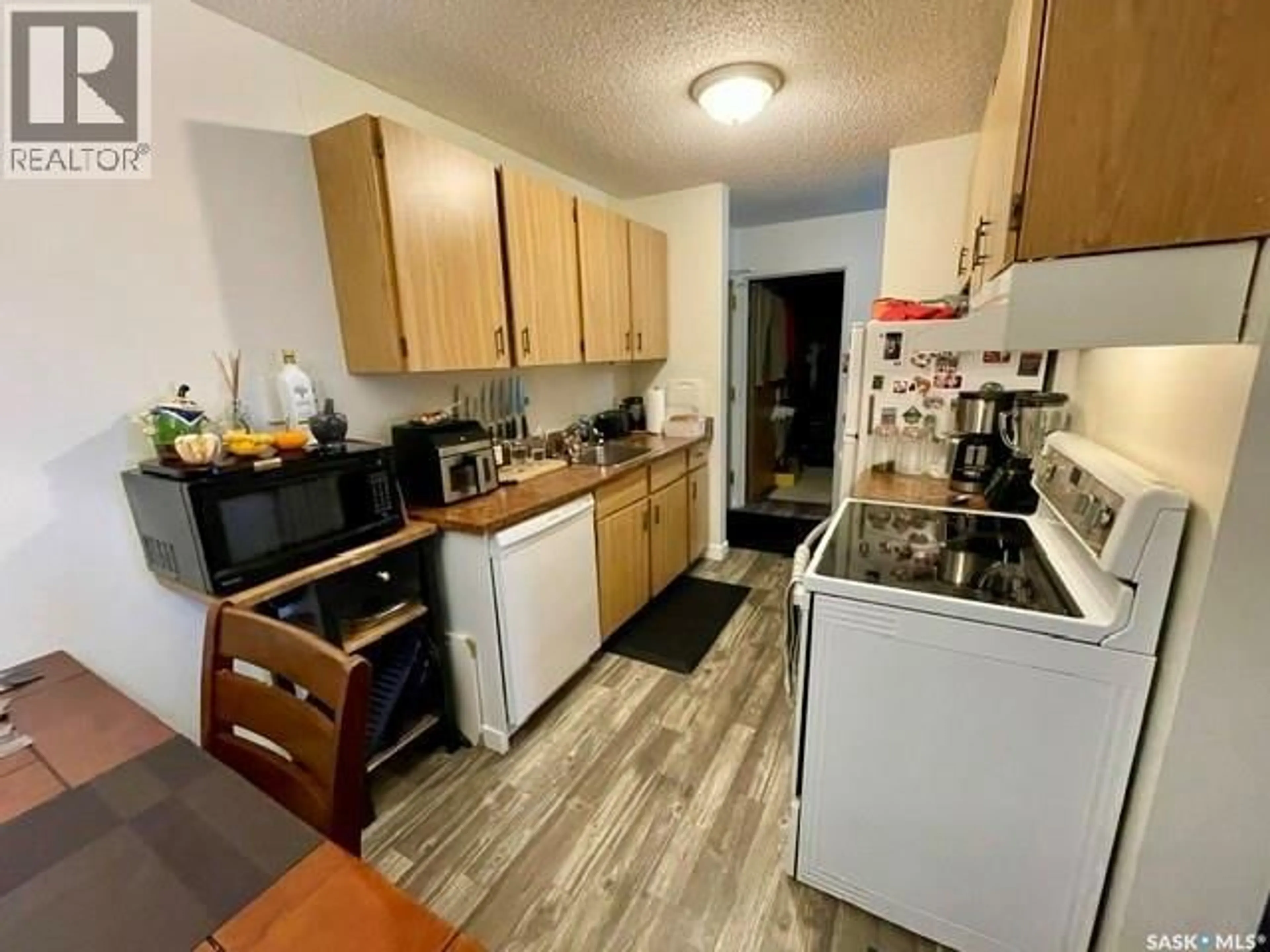 Standard kitchen, unknown for 1615 425 STREET E, Saskatoon Saskatchewan S7N2E5