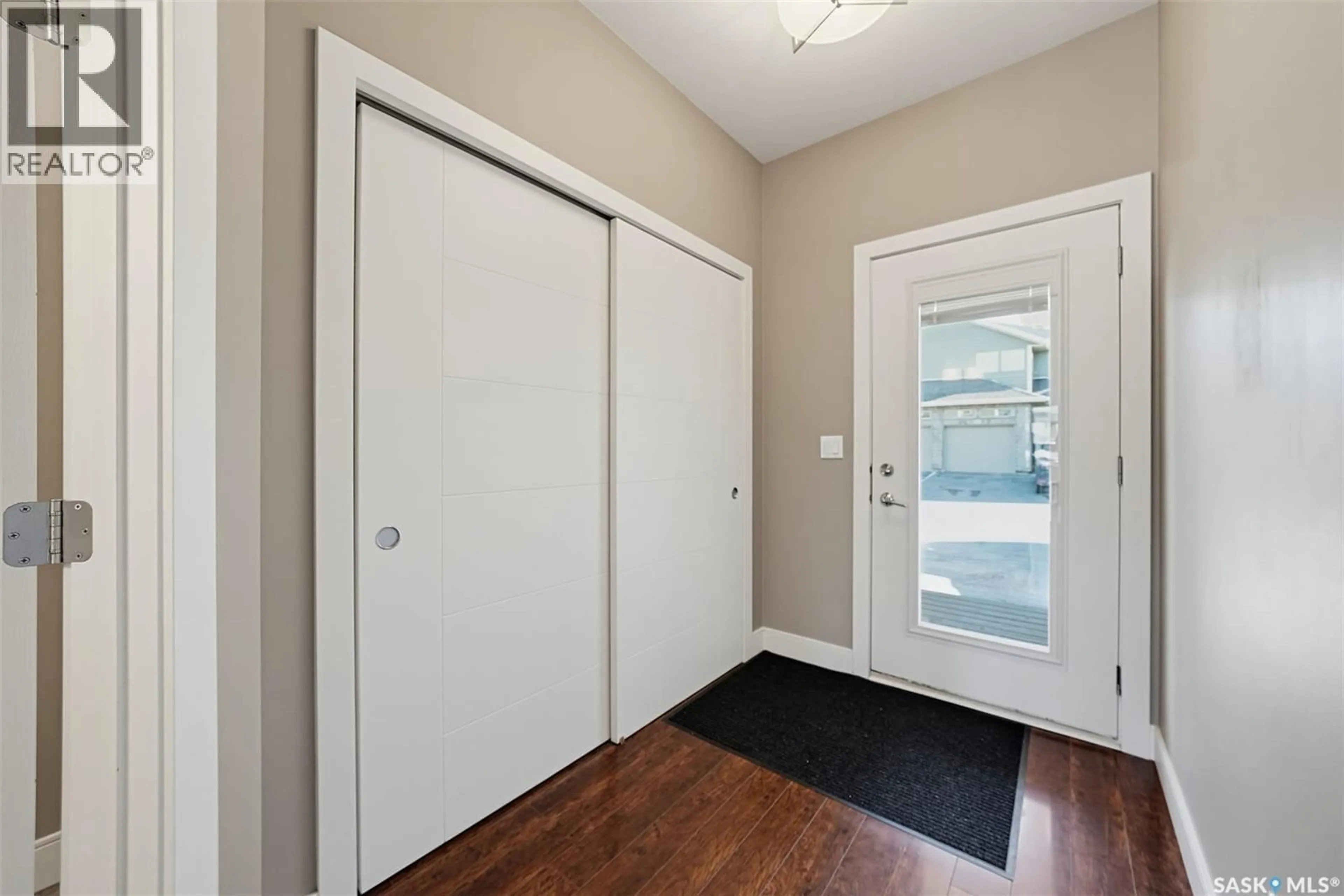 Indoor entryway for 20 1550 PATON CRESCENT, Saskatoon Saskatchewan S7W0T8