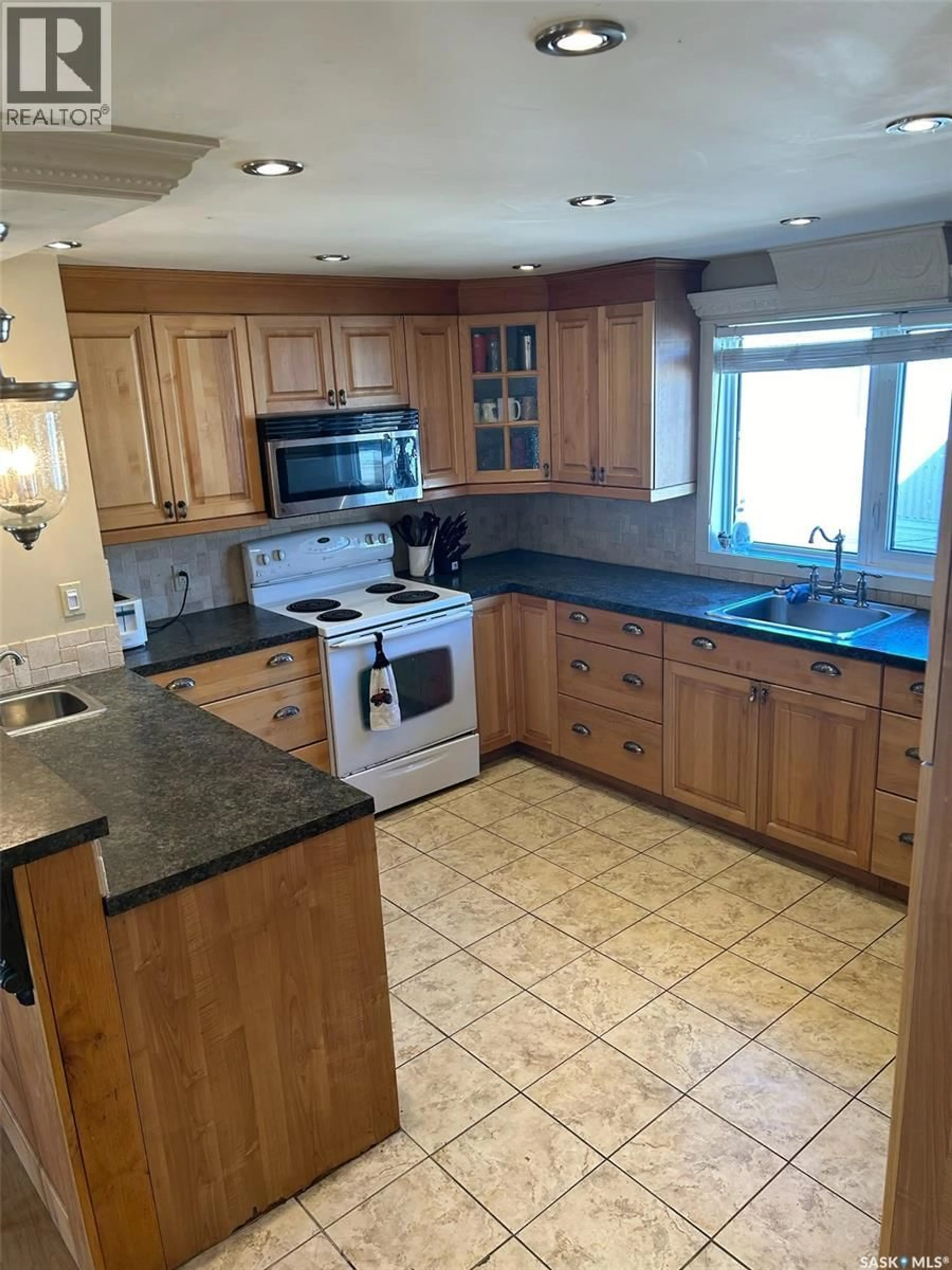 Standard kitchen, ceramic/tile floor for SW - 23 106 1ST AVENUE, Weyburn Saskatchewan S4H2J1