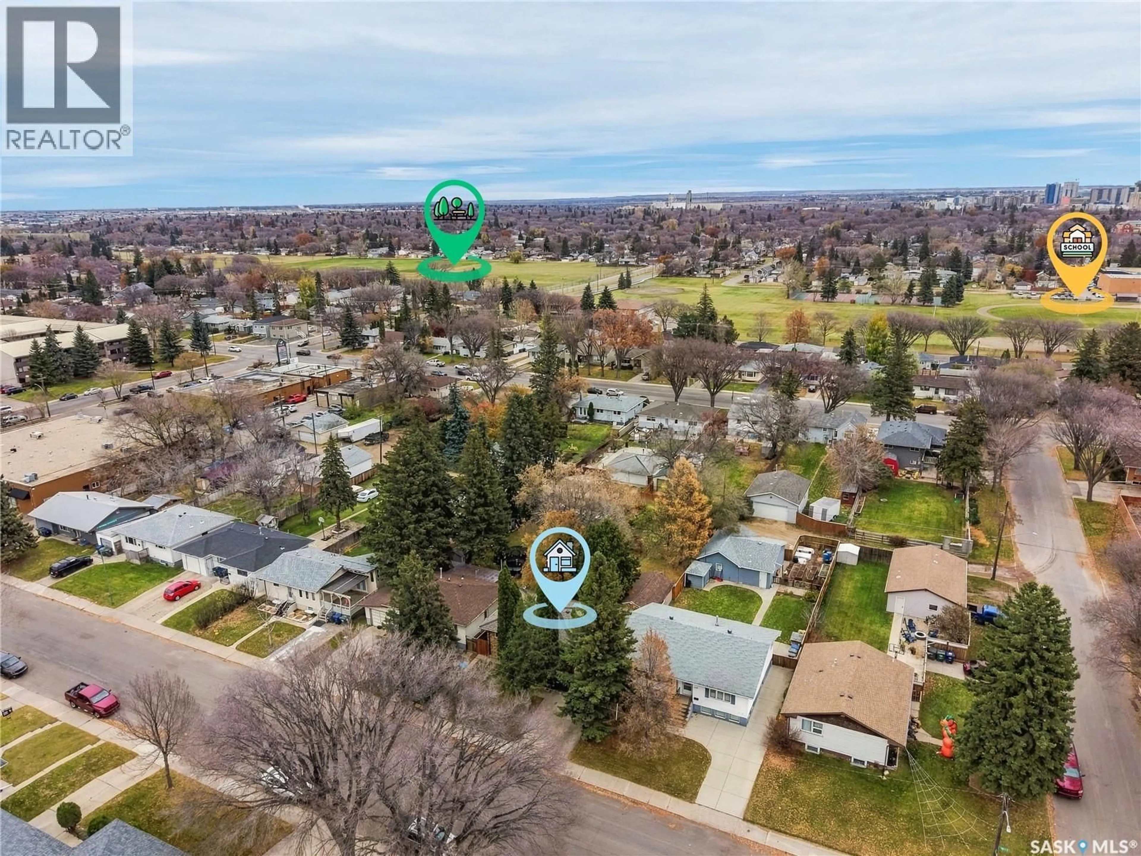 A pic from outside/outdoor area/front of a property/back of a property/a pic from drone, street for 512 Q AVENUE, Saskatoon Saskatchewan S7L2Y3