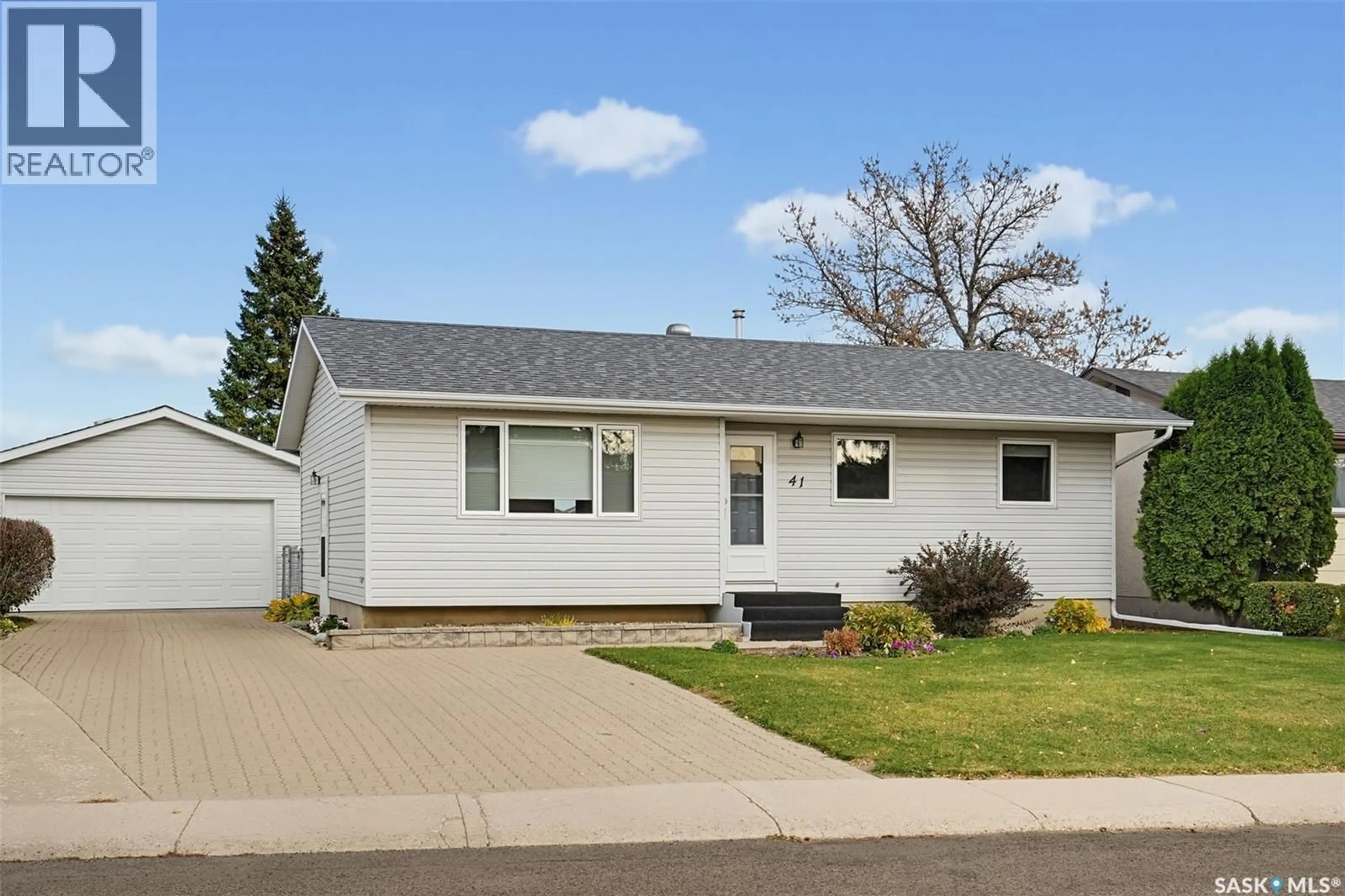 Home with vinyl exterior material, street for 41 ARNASON CRESCENT, Saskatoon Saskatchewan S7H4M7