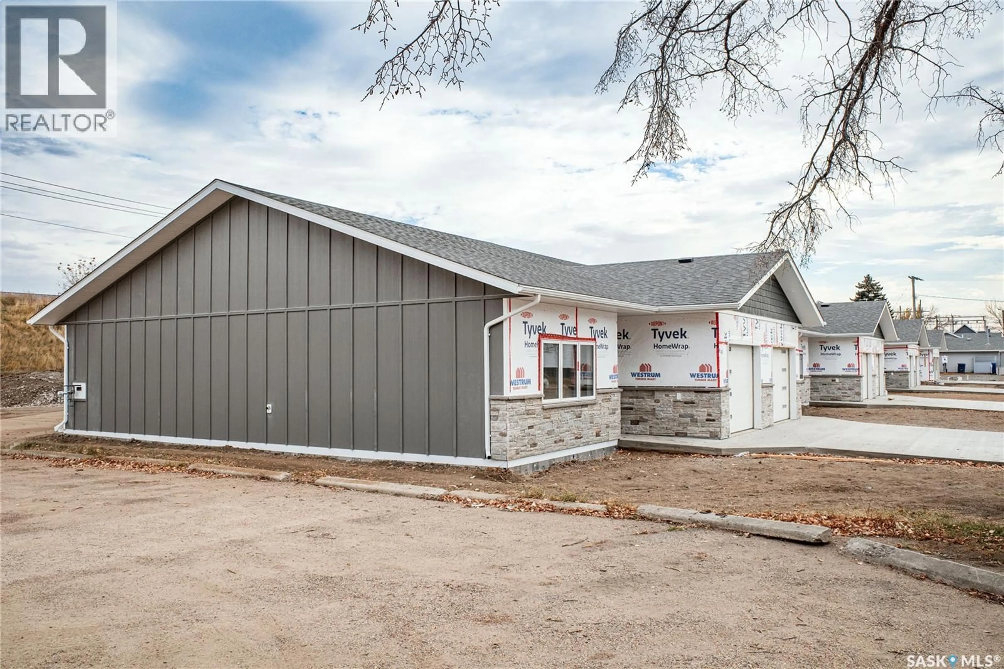 Home with vinyl exterior material, building for 7 129 3RD AVENUE, Moose Jaw Saskatchewan S6H8A9
