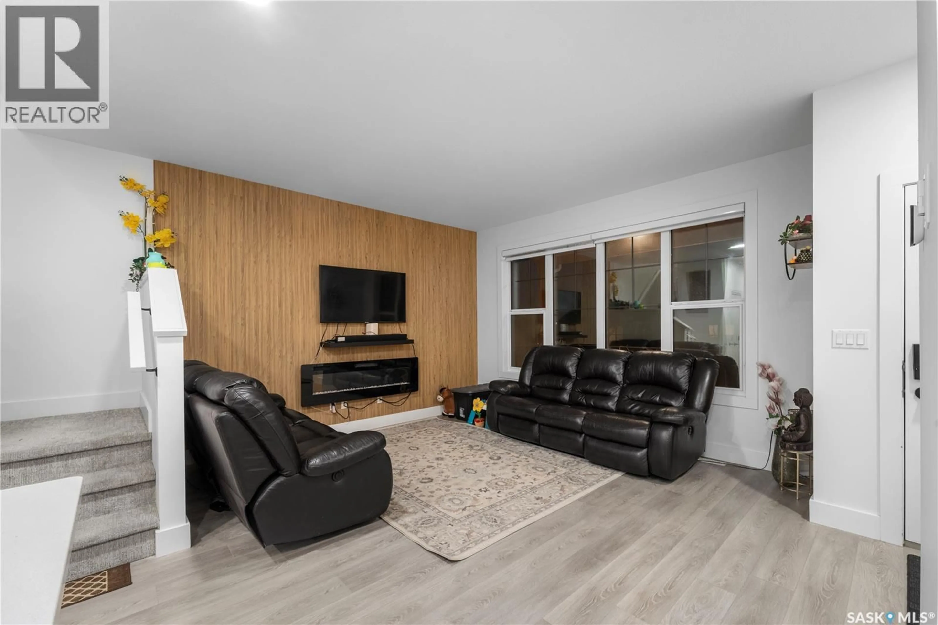 Living room with furniture, wood/laminate floor for 148 ROSEWOOD BOULEVARD, Saskatoon Saskatchewan S7V0Y9