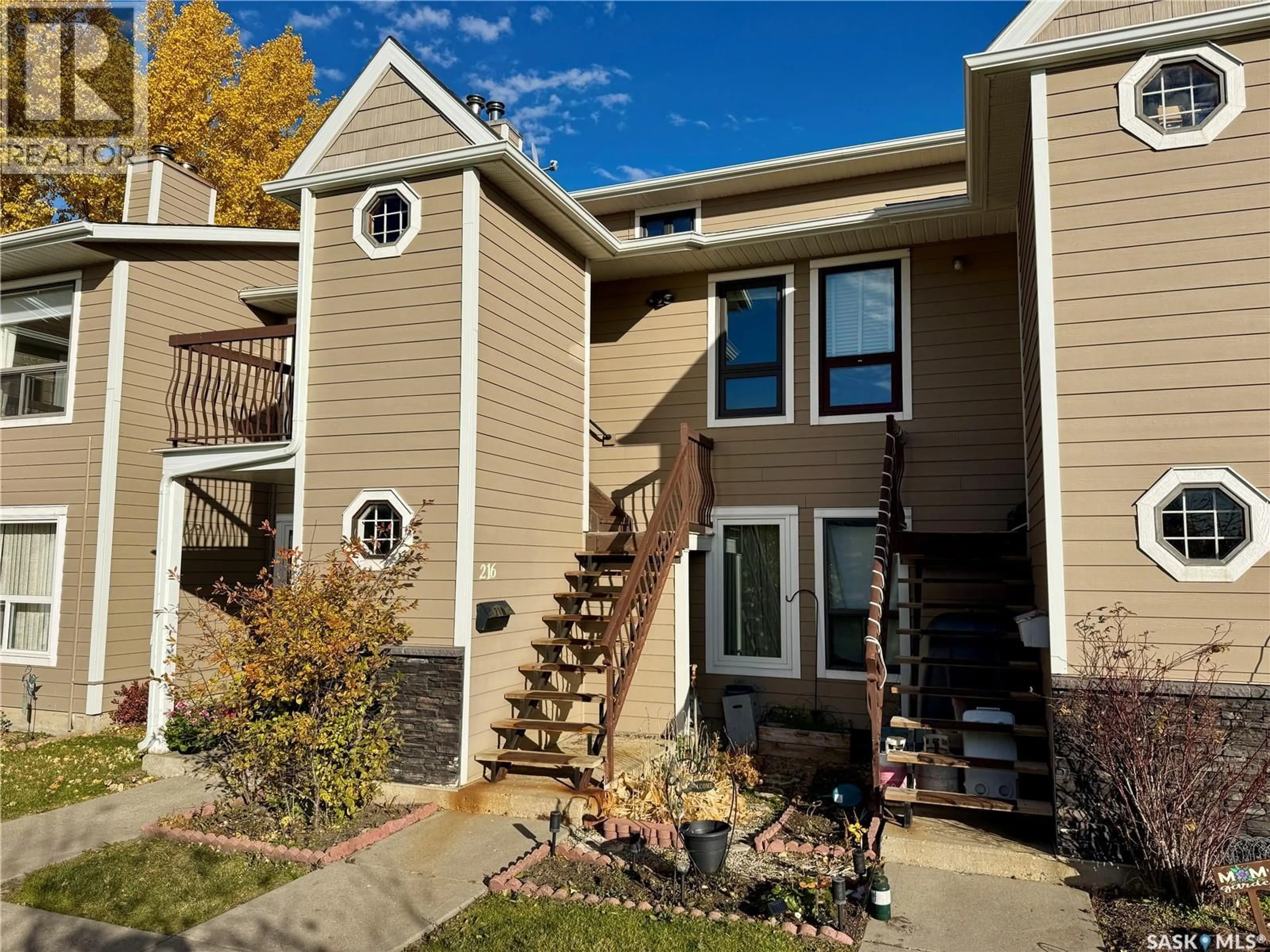 Home with vinyl exterior material, unknown for 216 CEDAR MEADOW DRIVE, Regina Saskatchewan S4X3J6
