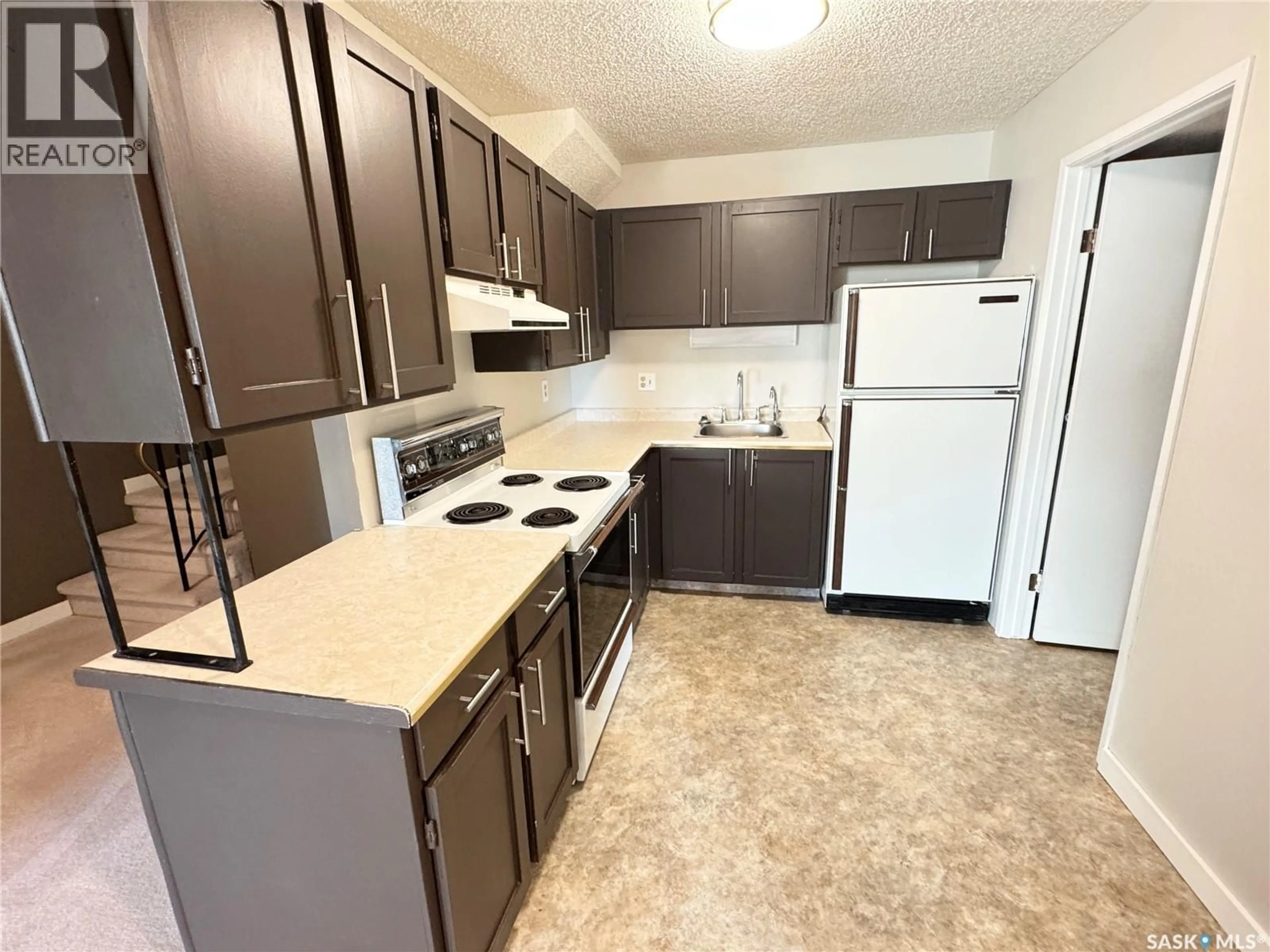 Standard kitchen, unknown for 216 CEDAR MEADOW DRIVE, Regina Saskatchewan S4X3J6