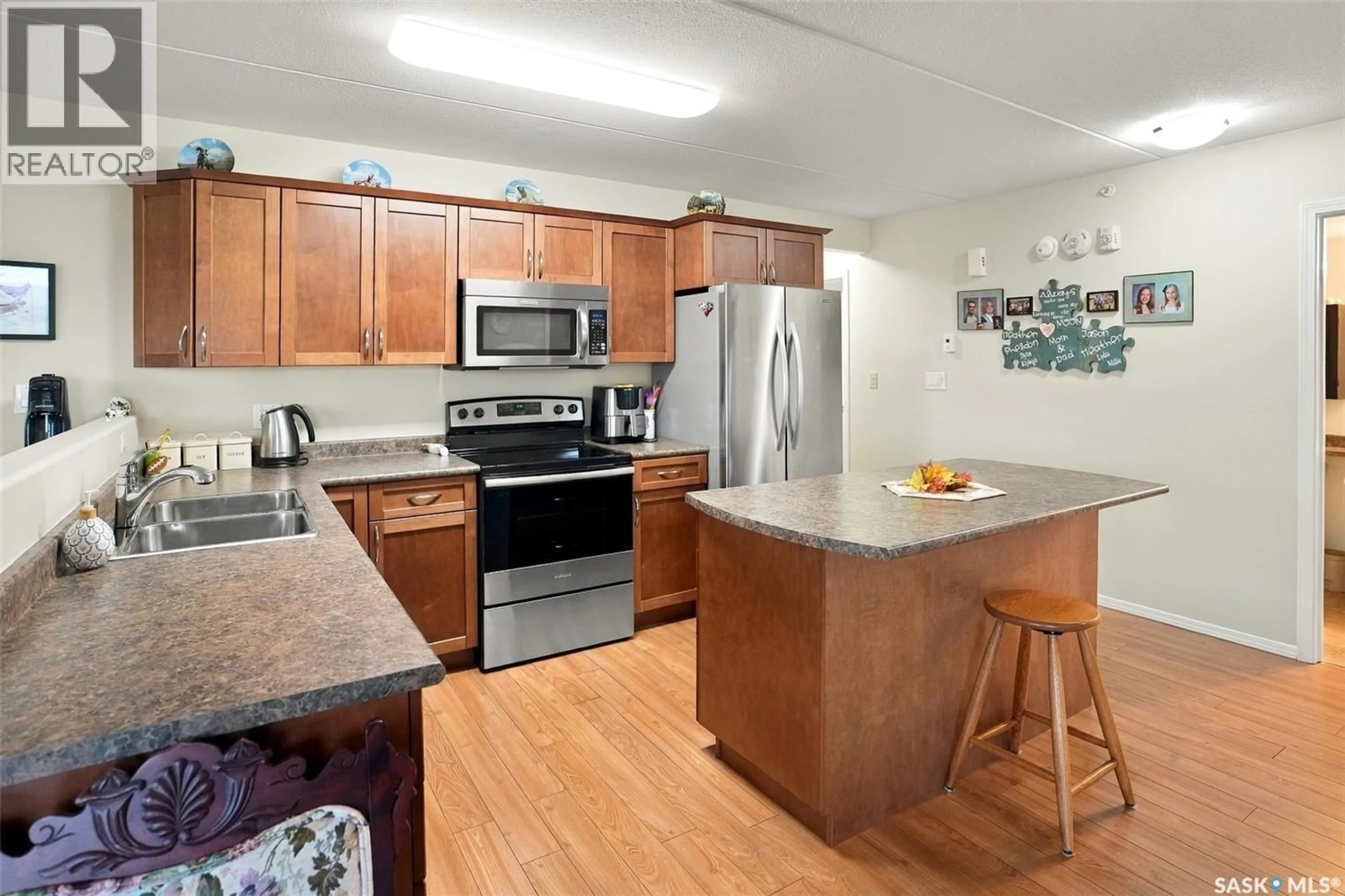 Standard kitchen, unknown for 207 2 18TH STREET, Battleford Saskatchewan S0M0E0