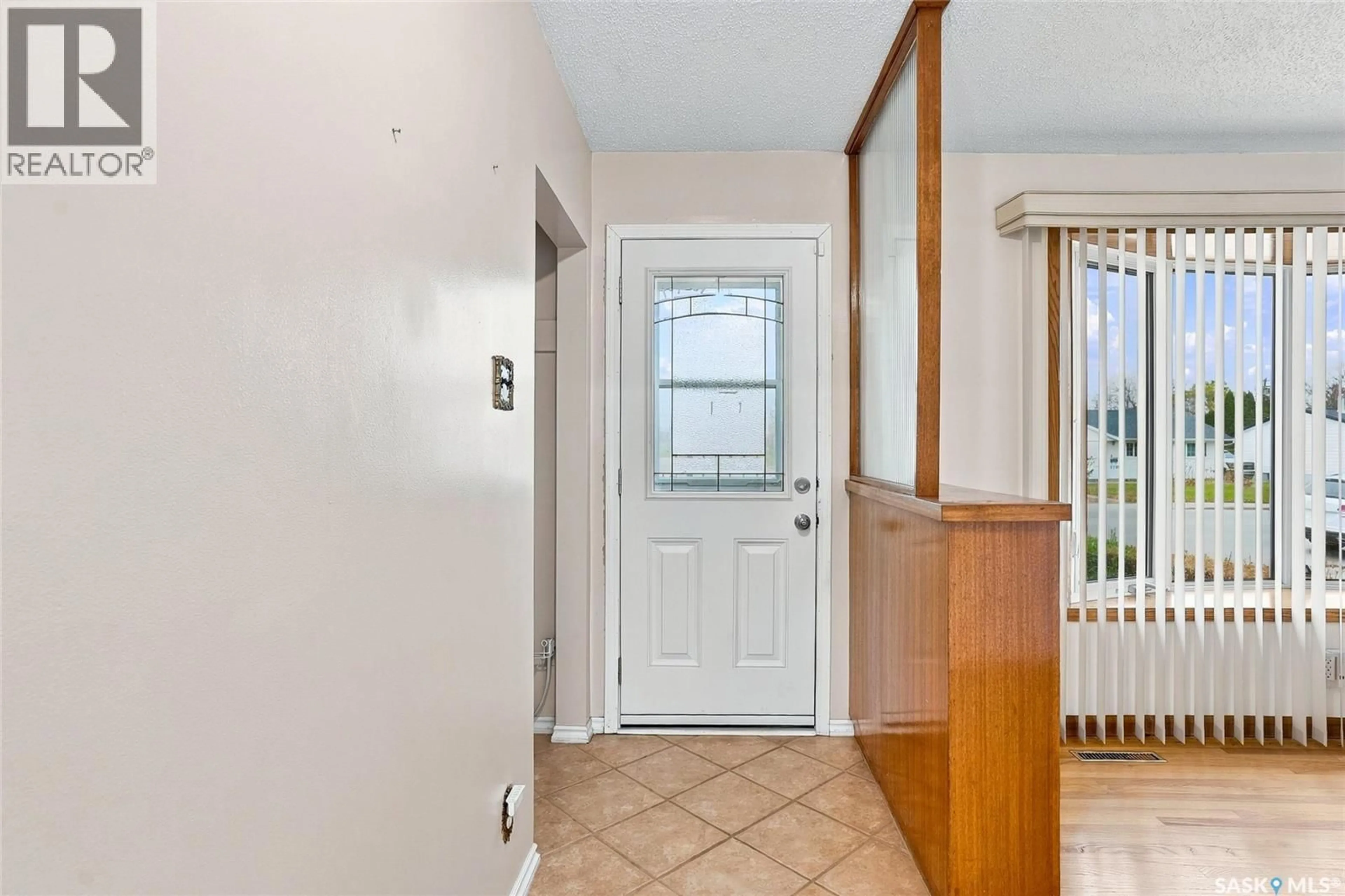 Indoor entryway for 2711 RUSHOLME ROAD, Saskatoon Saskatchewan S7L0H3