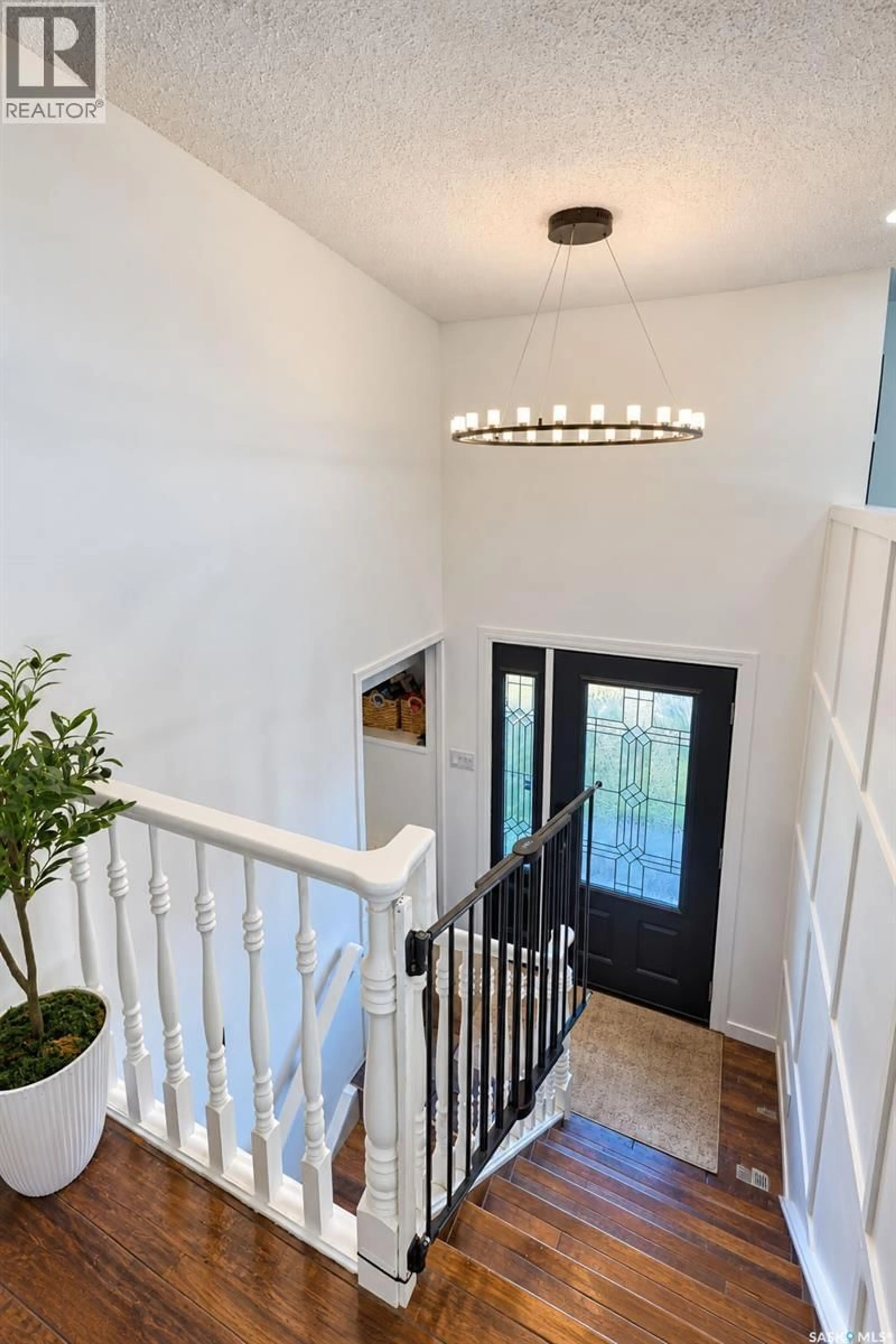 Indoor entryway for 3375 DENT CRESCENT, Prince Albert Saskatchewan S6V7H1