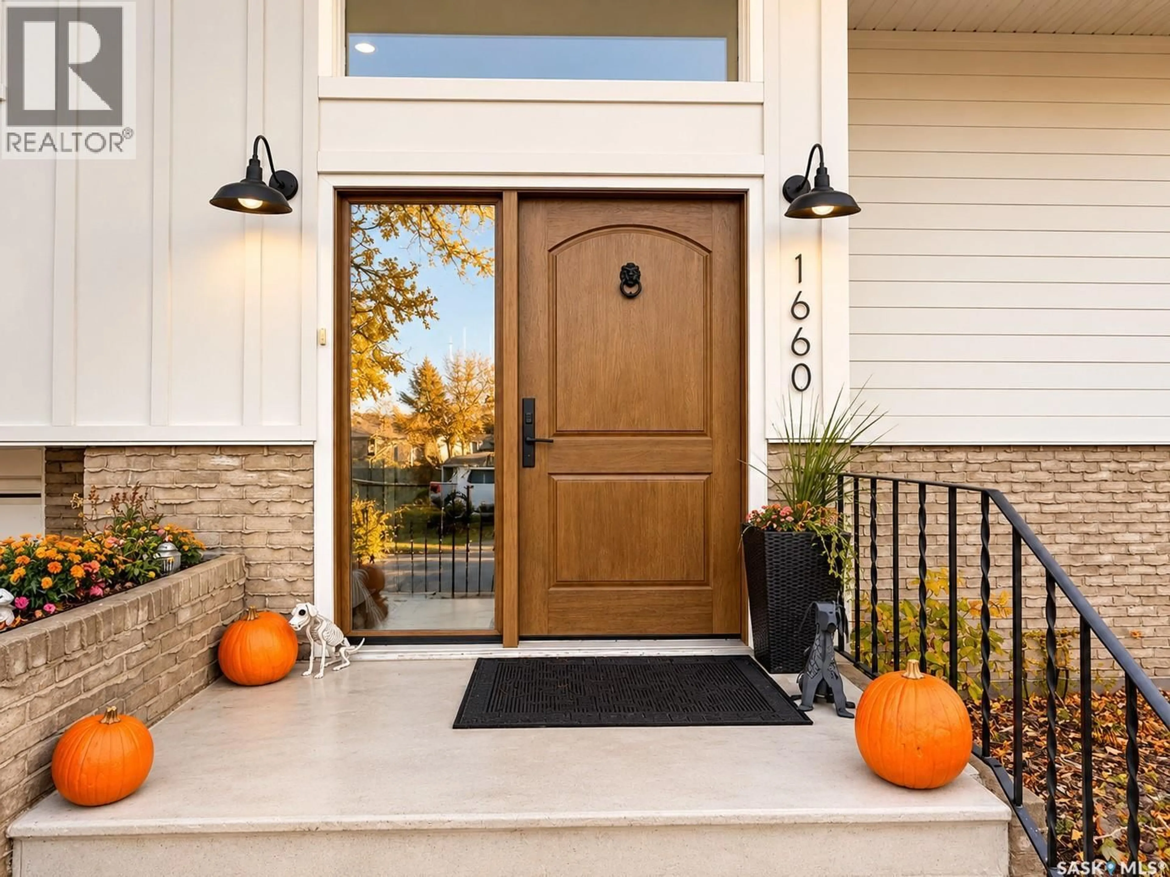 Indoor entryway for 1660 HILLCREST DRIVE, Swift Current Saskatchewan S9H1P1