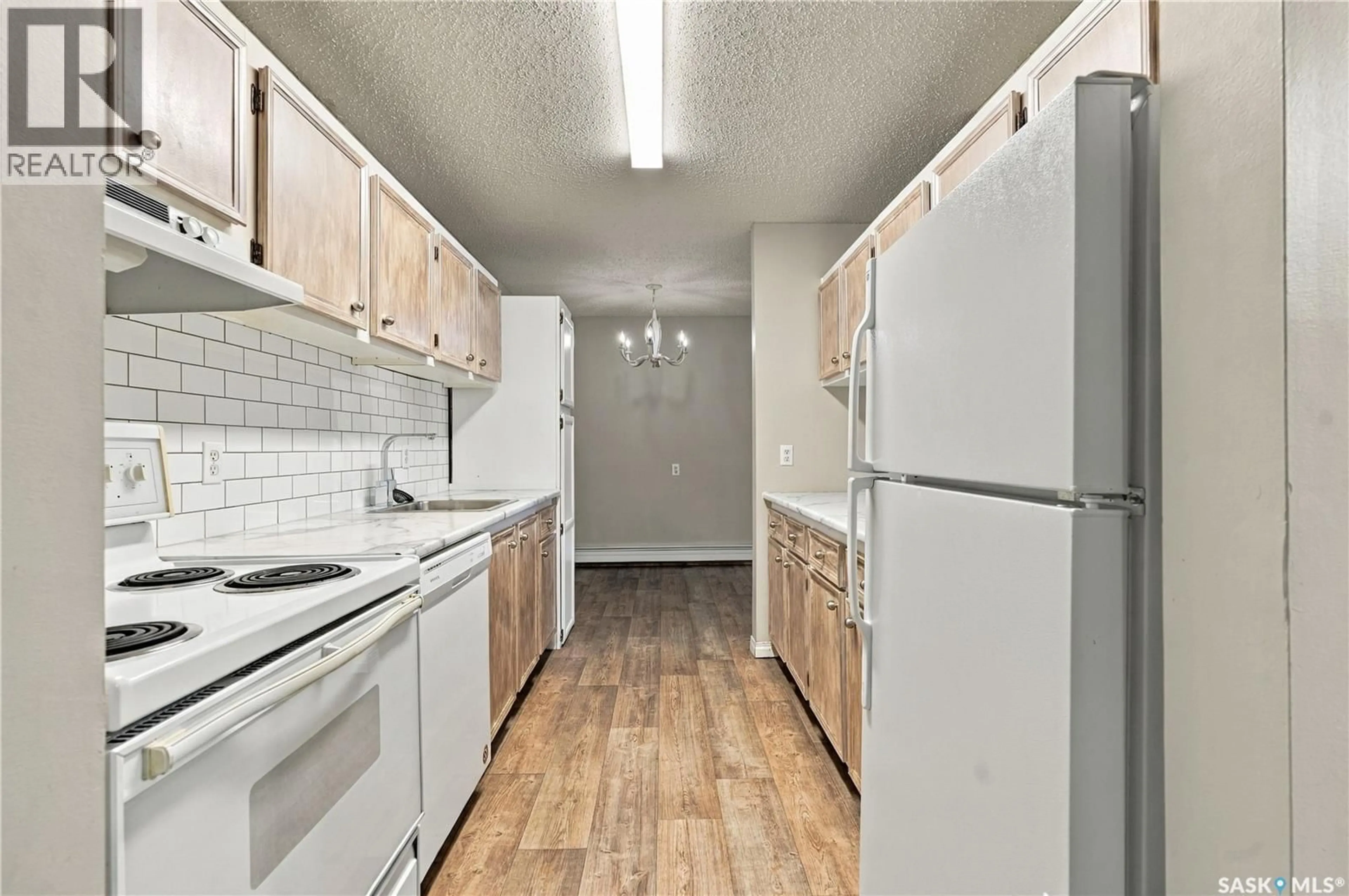 Standard kitchen, unknown for 202B - 4040 8TH STREET, Saskatoon Saskatchewan S7H5L4