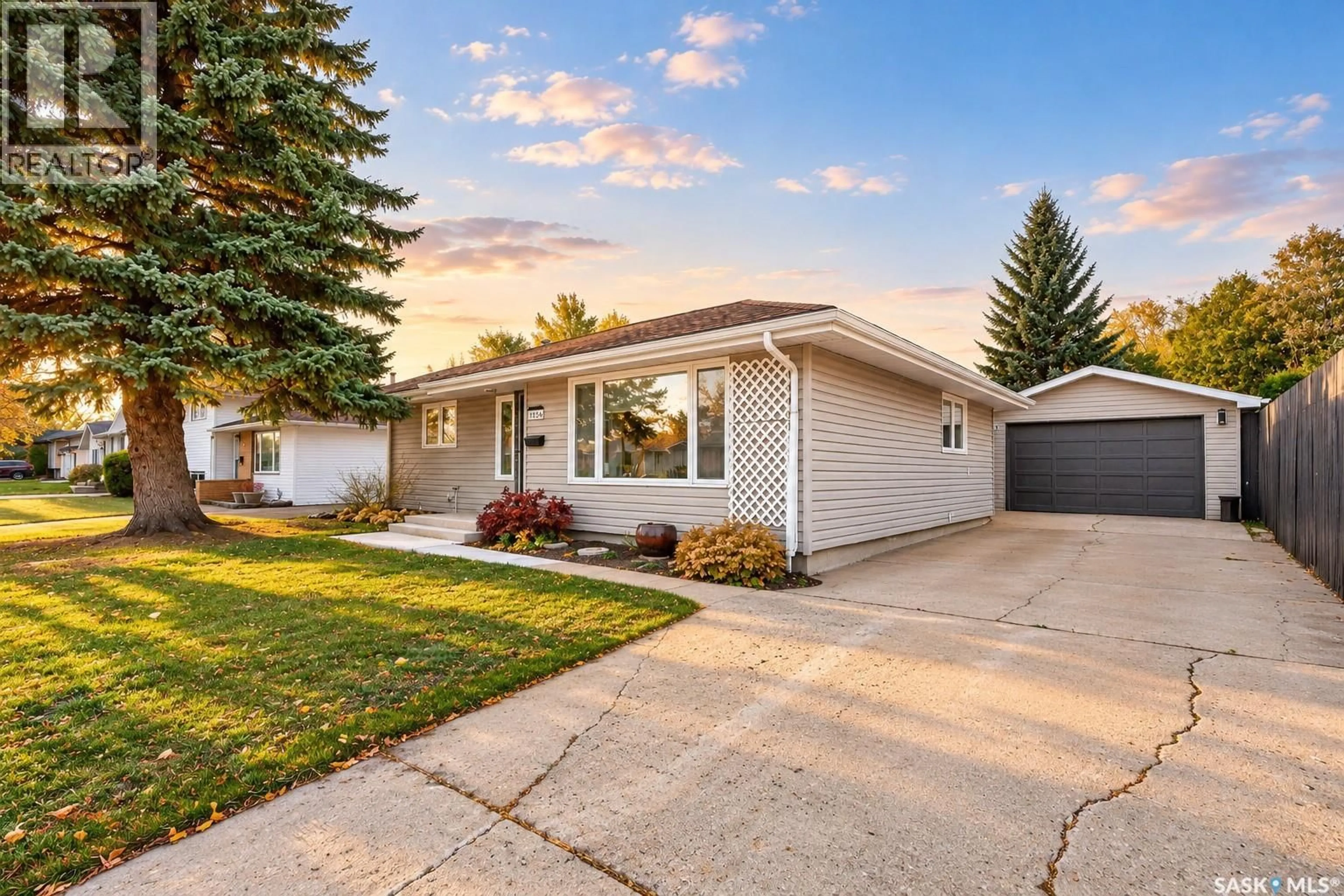 Home with vinyl exterior material, street for 1056 SIMCOE STREET, Moose Jaw Saskatchewan S6H3J2