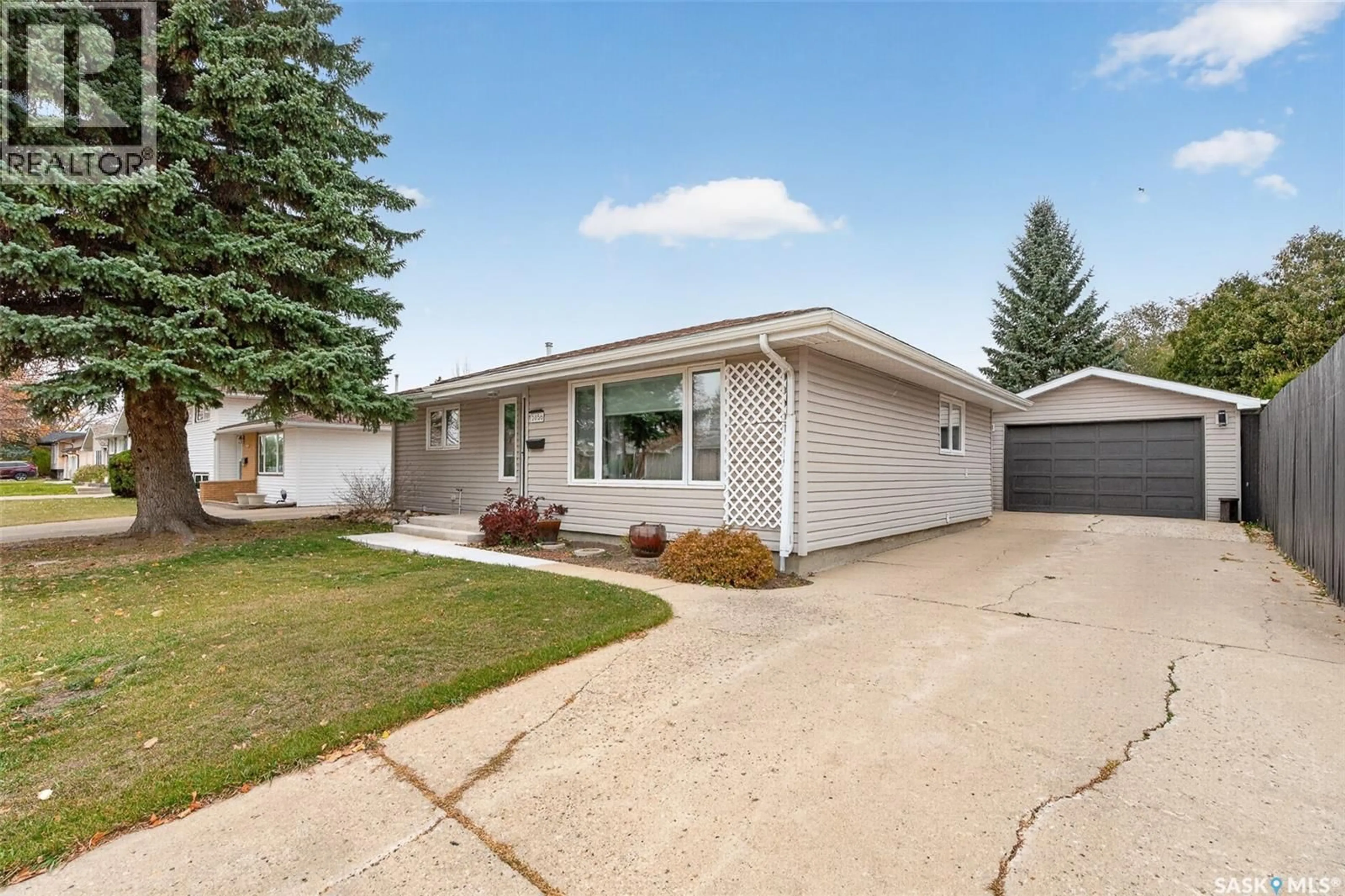 Home with vinyl exterior material, street for 1056 SIMCOE STREET, Moose Jaw Saskatchewan S6H3J2