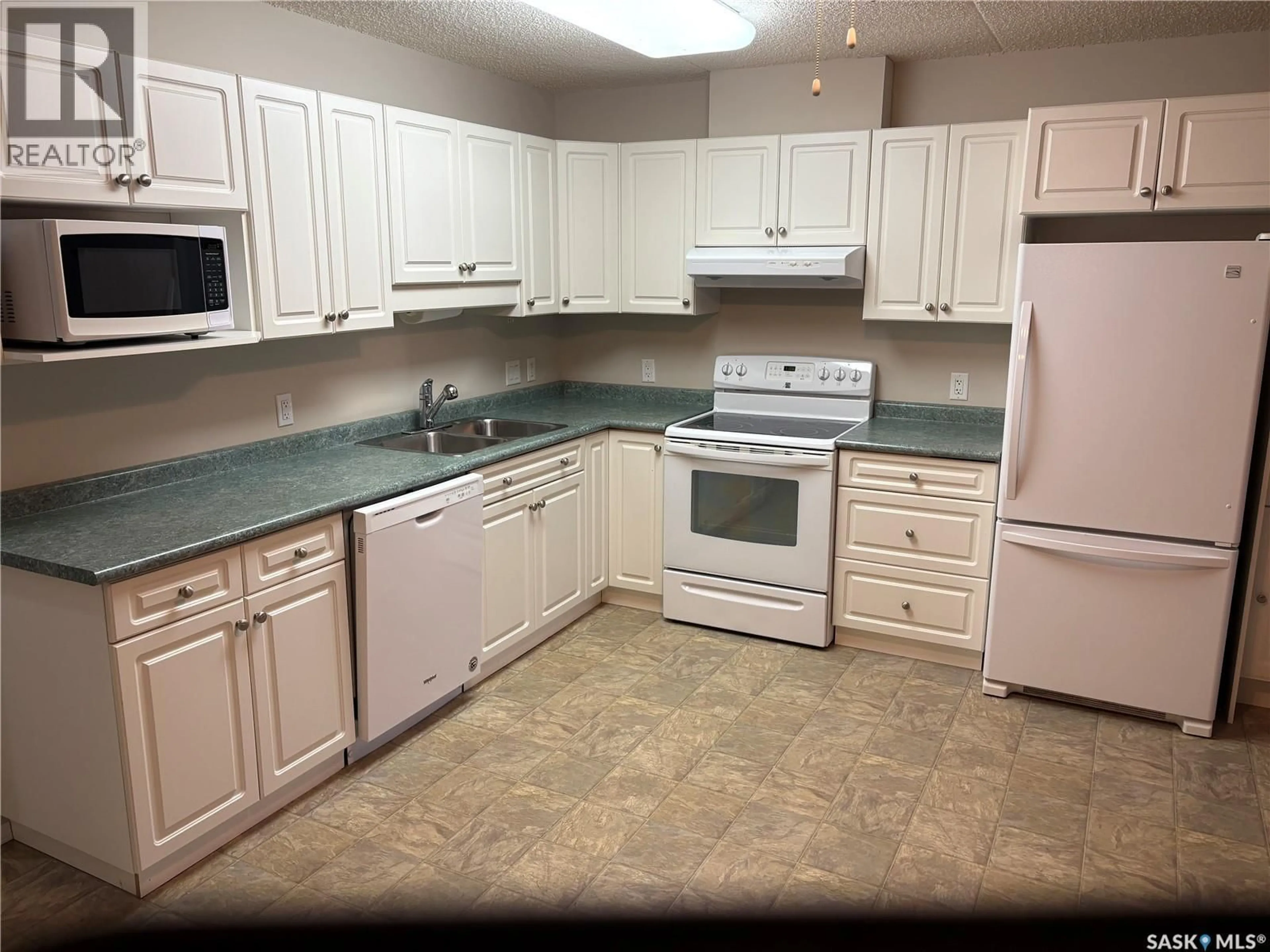 Standard kitchen, ceramic/tile floor for 122 - 305 GOVERNMENT ROAD, Weyburn Saskatchewan S4H0P1