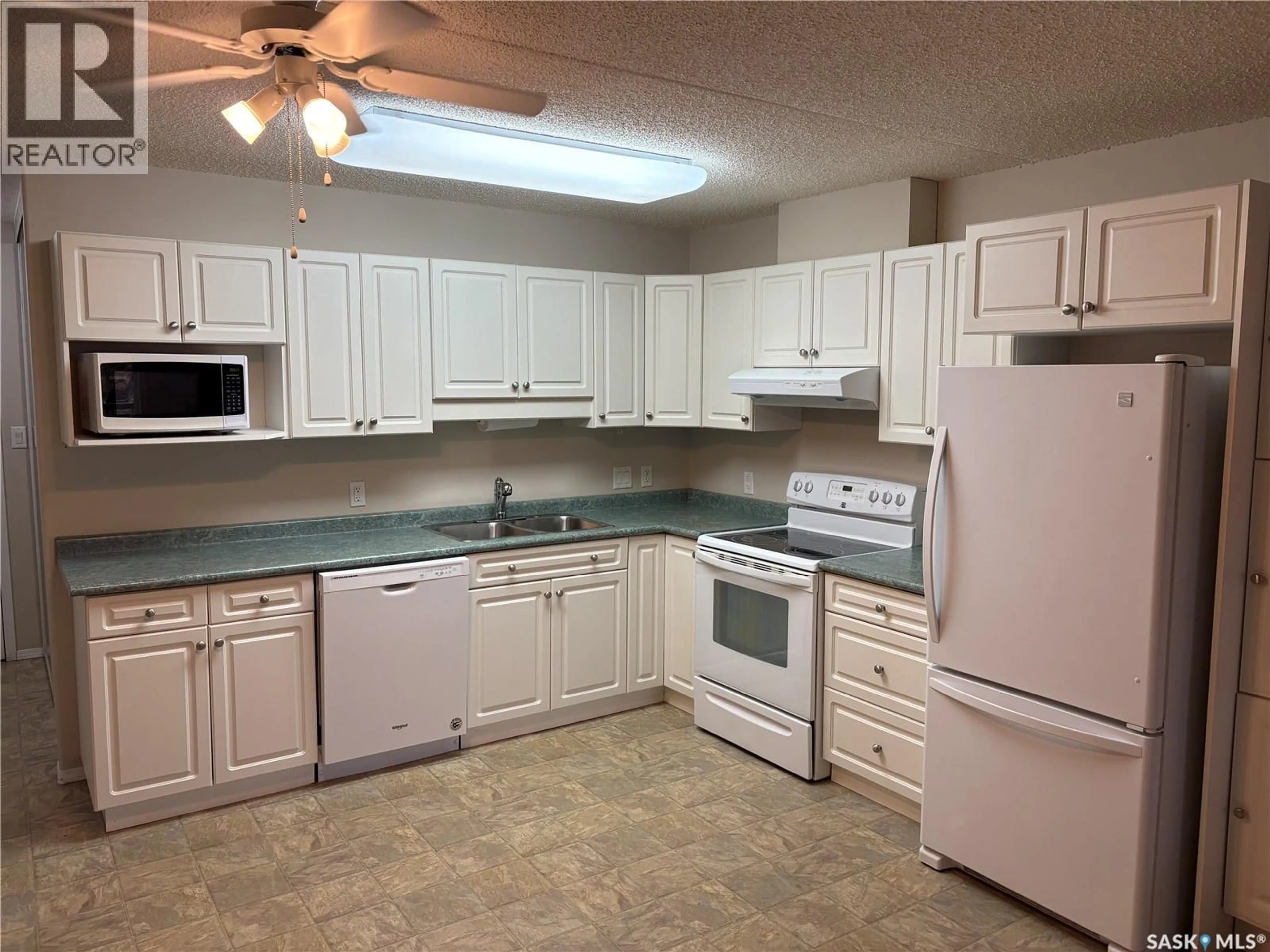 Standard kitchen, unknown for 122 - 305 GOVERNMENT ROAD, Weyburn Saskatchewan S4H0P1