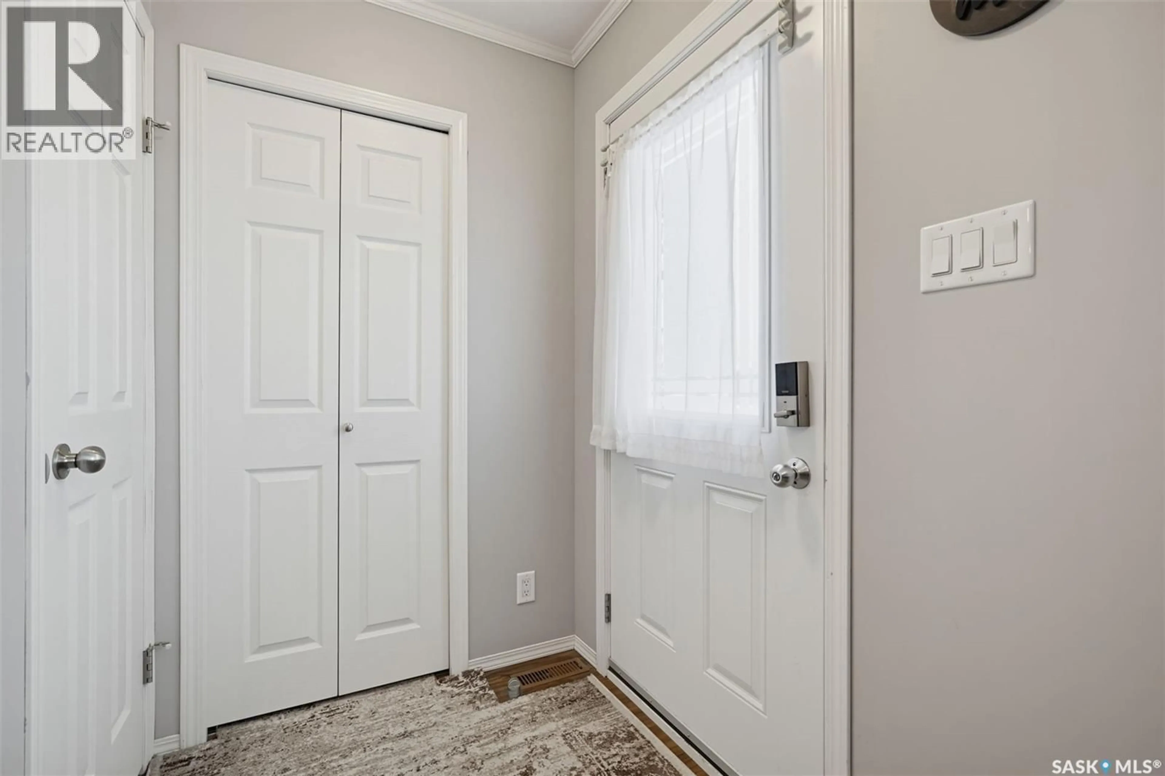 Indoor entryway for 107 - 1303 RICHARDSON ROAD, Saskatoon Saskatchewan S7R0L1