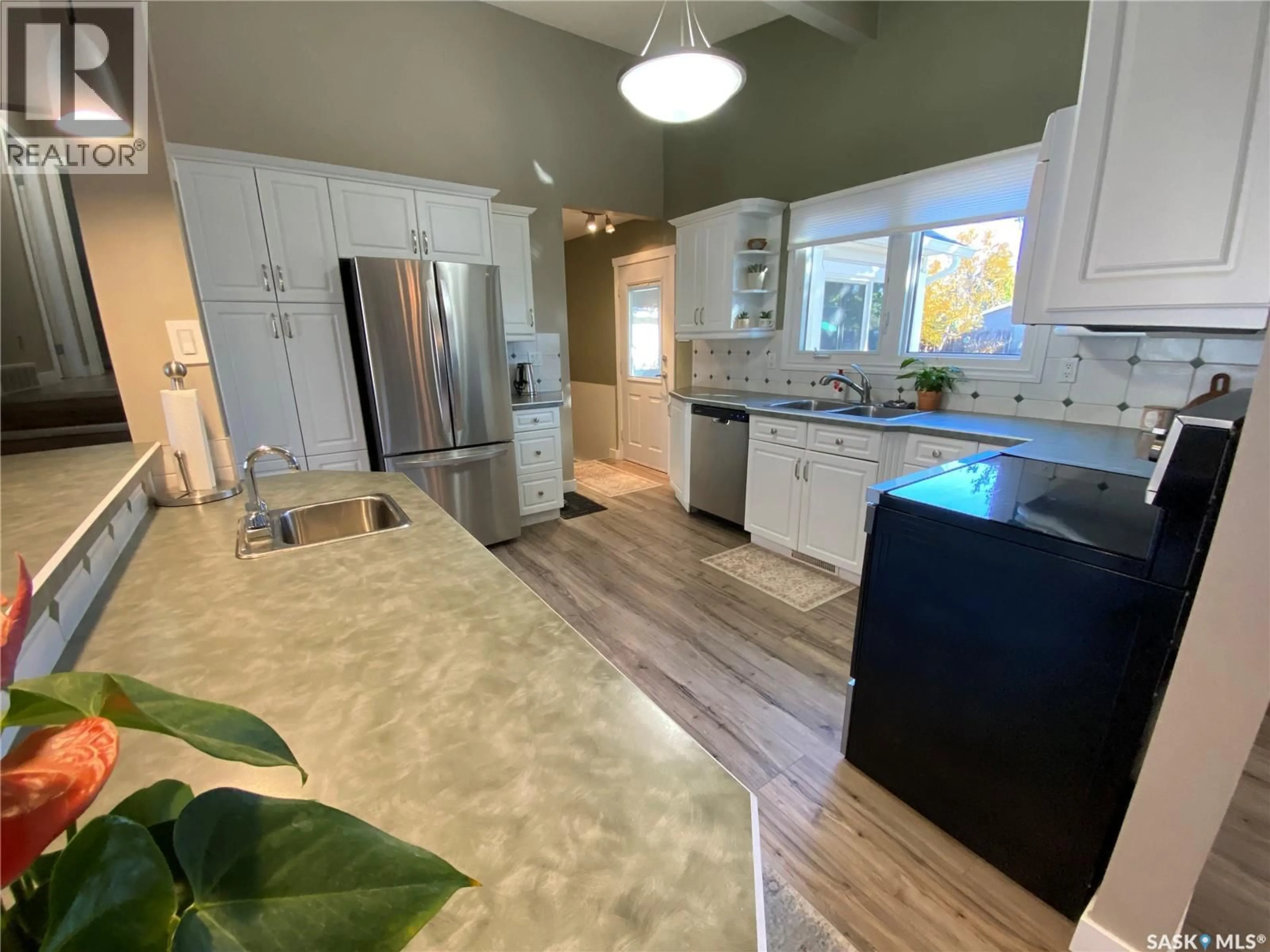 Open concept kitchen, ceramic/tile floor for 153 DALEBROOKE DRIVE, Yorkton Saskatchewan S3N2N8