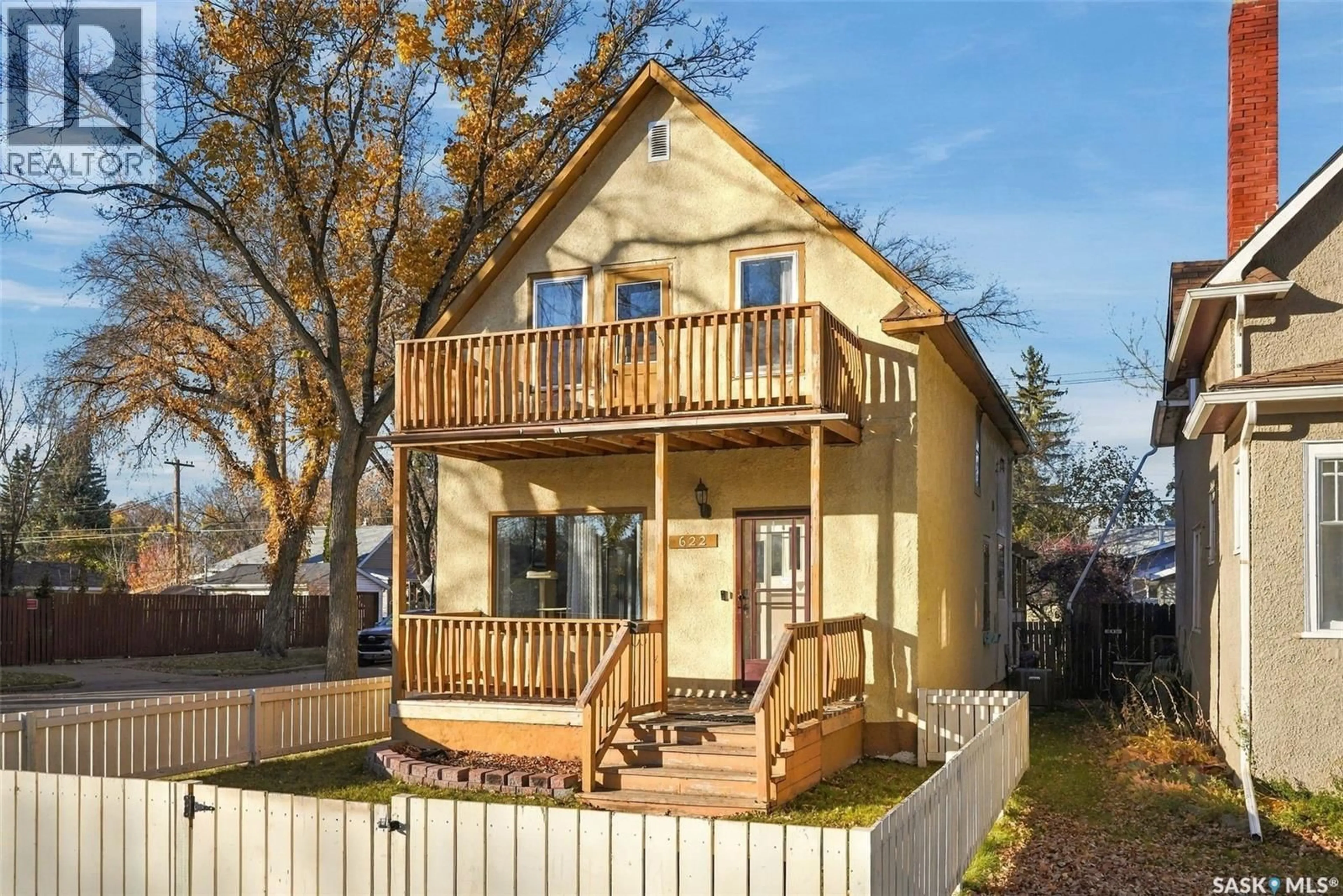Home with vinyl exterior material, street for 622 32ND STREET, Saskatoon Saskatchewan S7L0T2