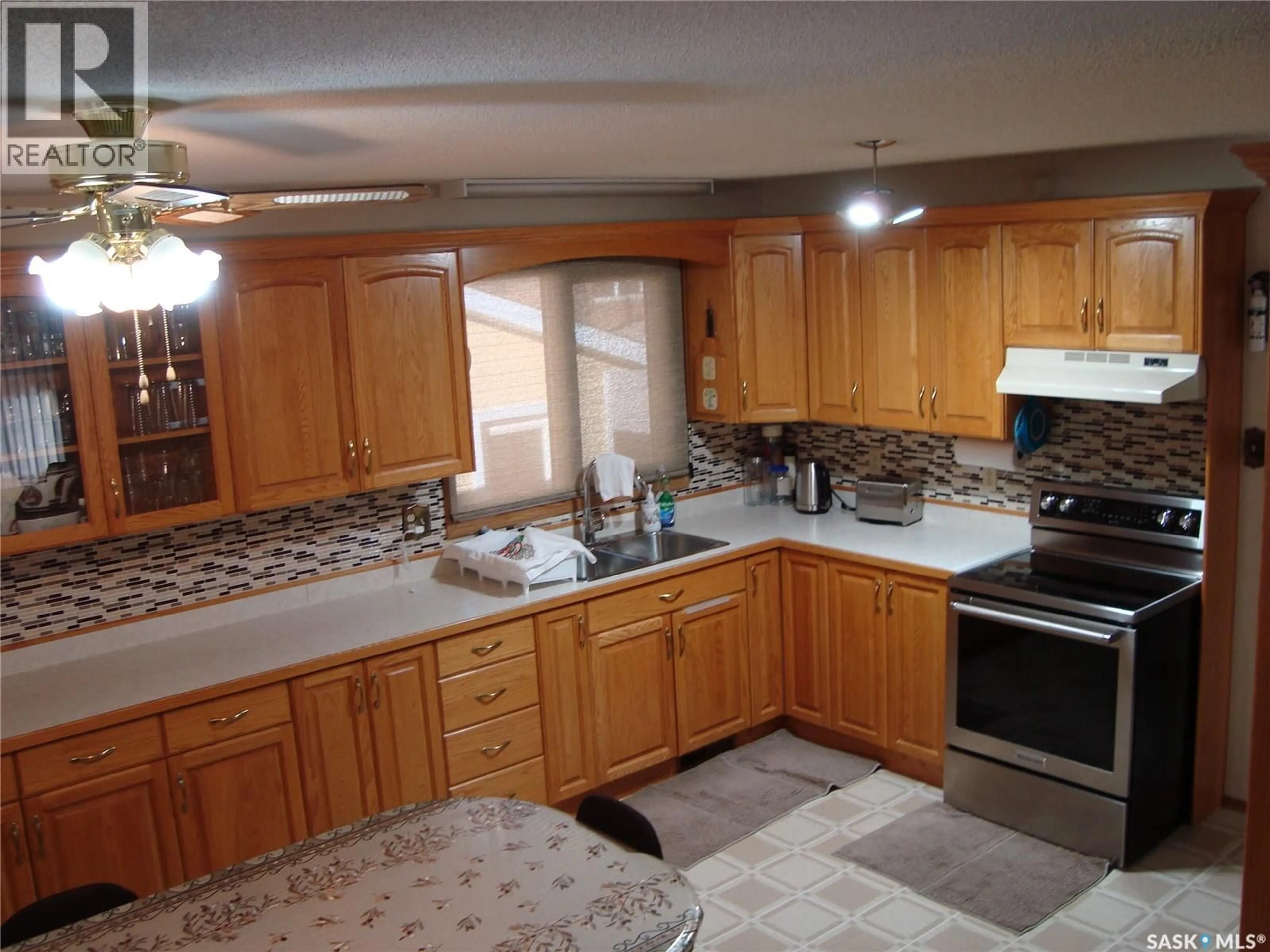 Standard kitchen, ceramic/tile floor for 658 1ST AVENUE, Swift Current Saskatchewan S9H2B9