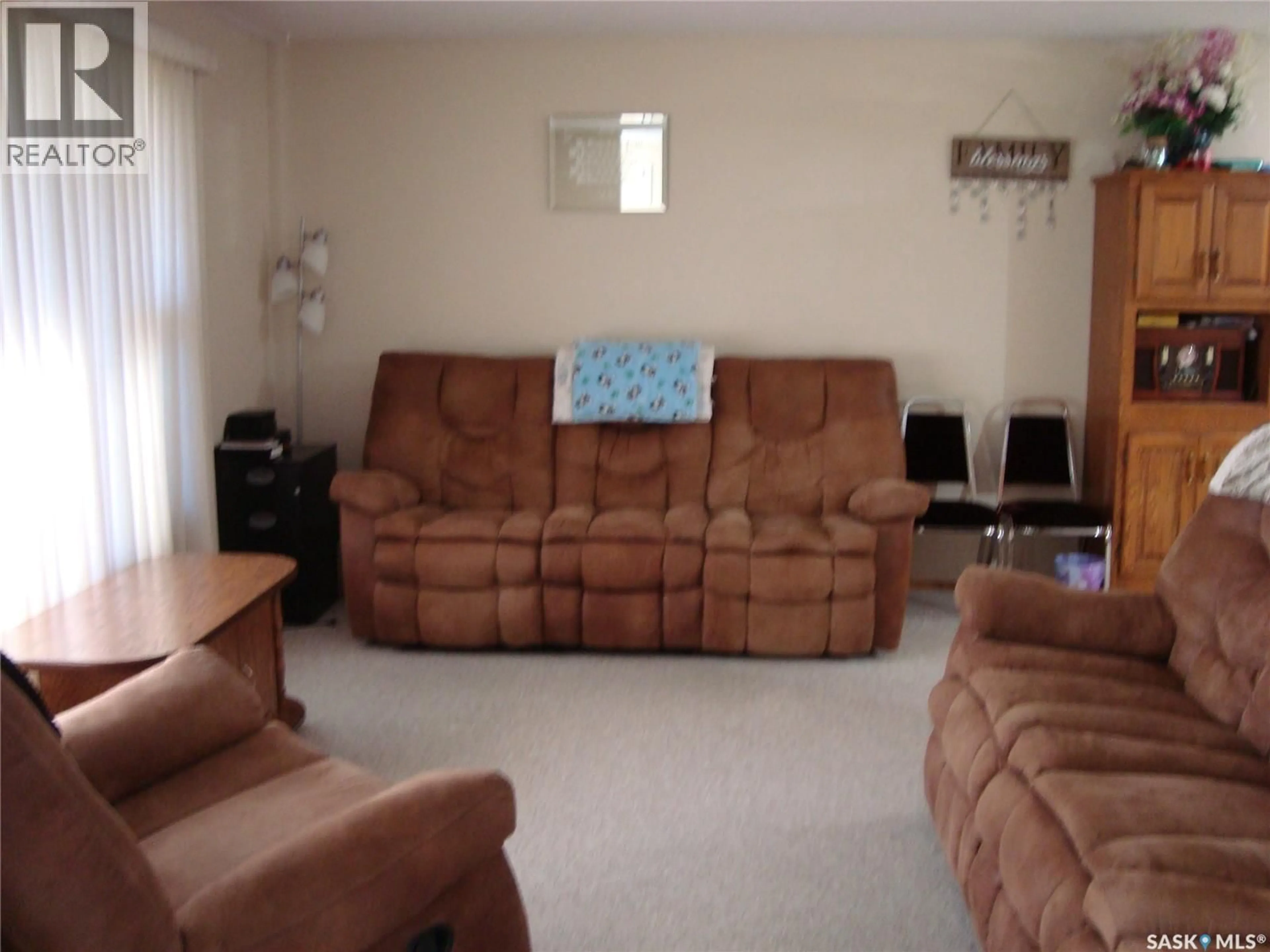 Living room with furniture, unknown for 658 1ST AVENUE, Swift Current Saskatchewan S9H2B9