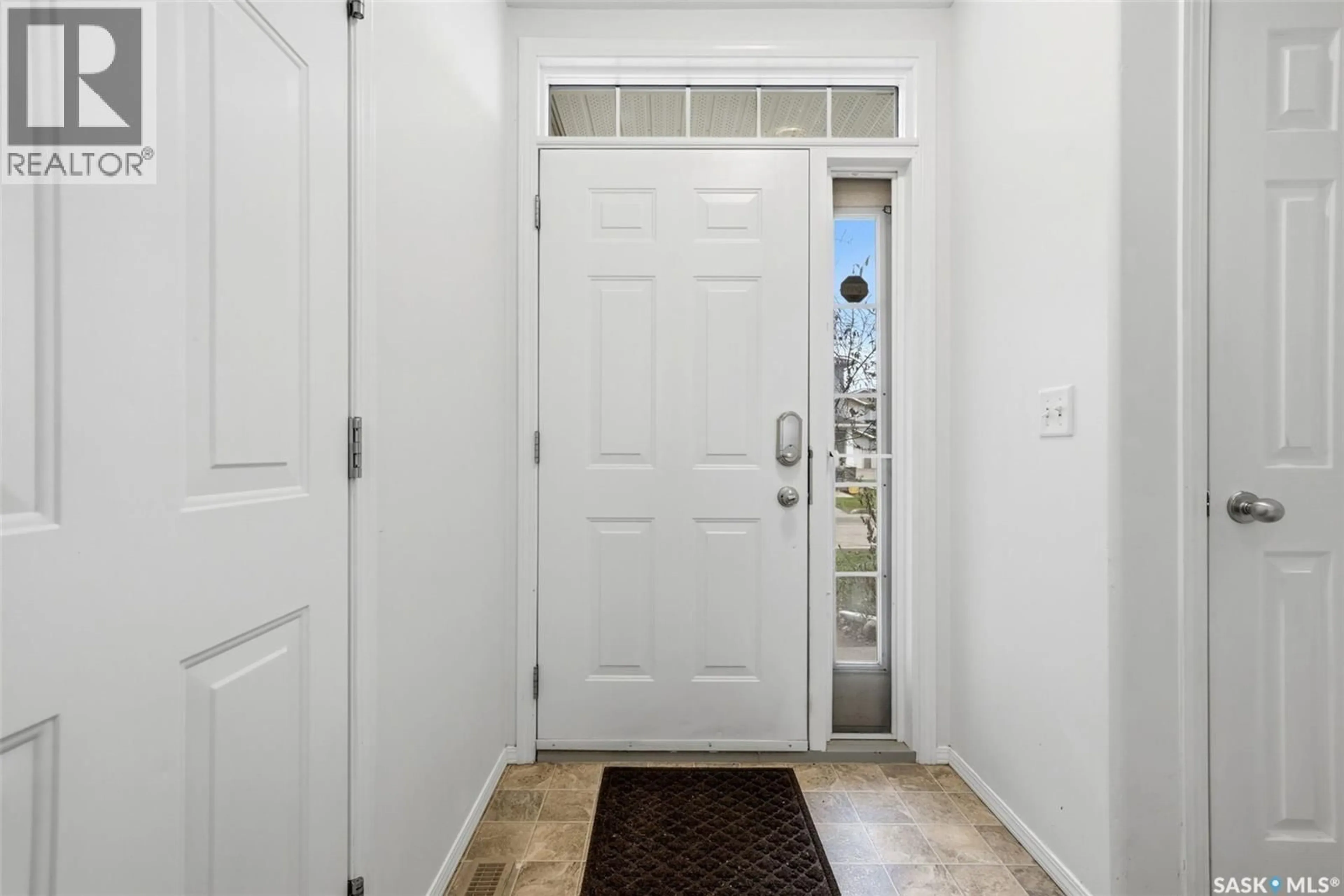 Indoor entryway for 2914 CRANBOURN CRESCENT, Regina Saskatchewan S4V3E4