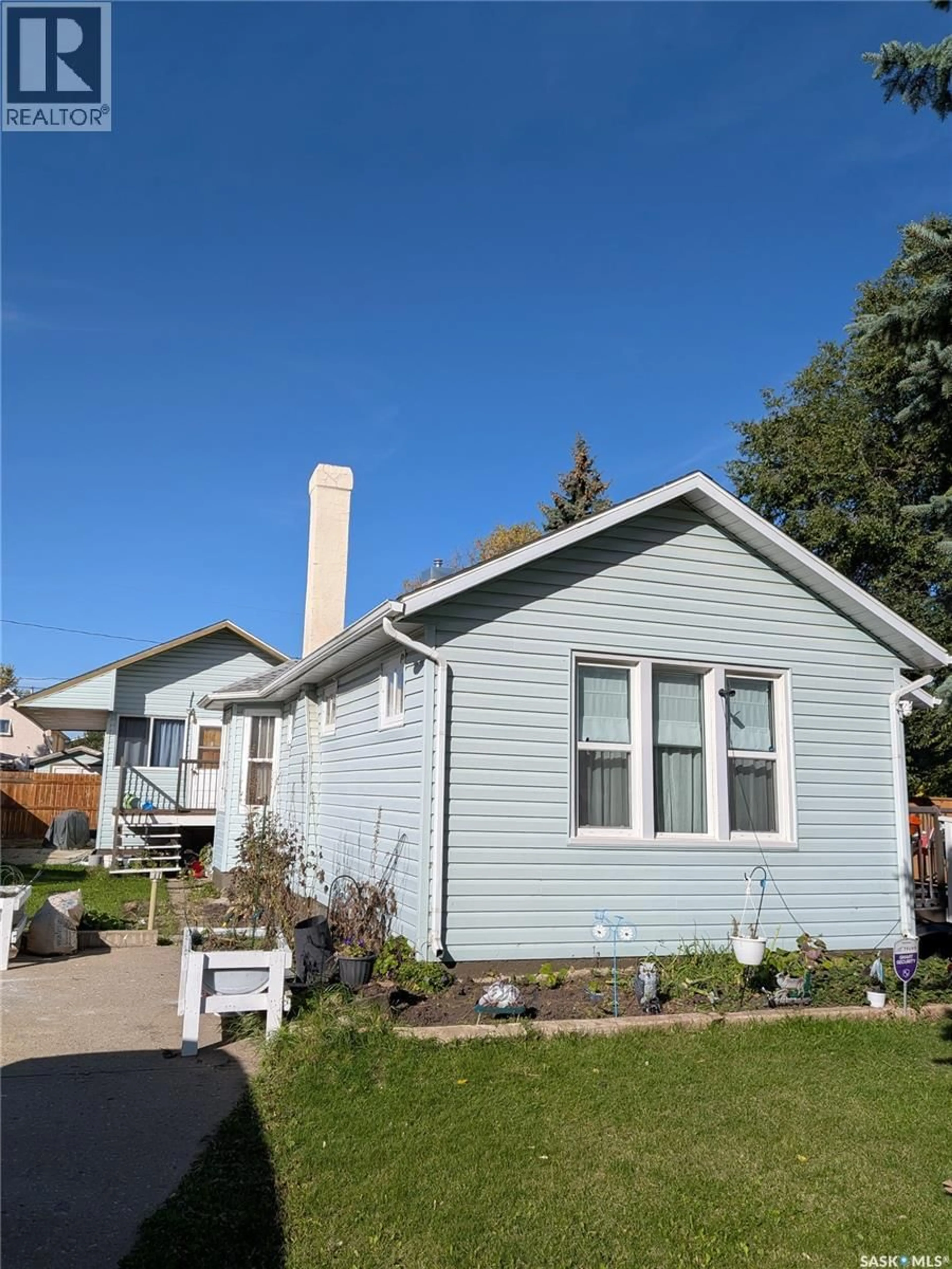 Home with vinyl exterior material, street for 336 10TH STREET, Prince Albert Saskatchewan S6V0Z2