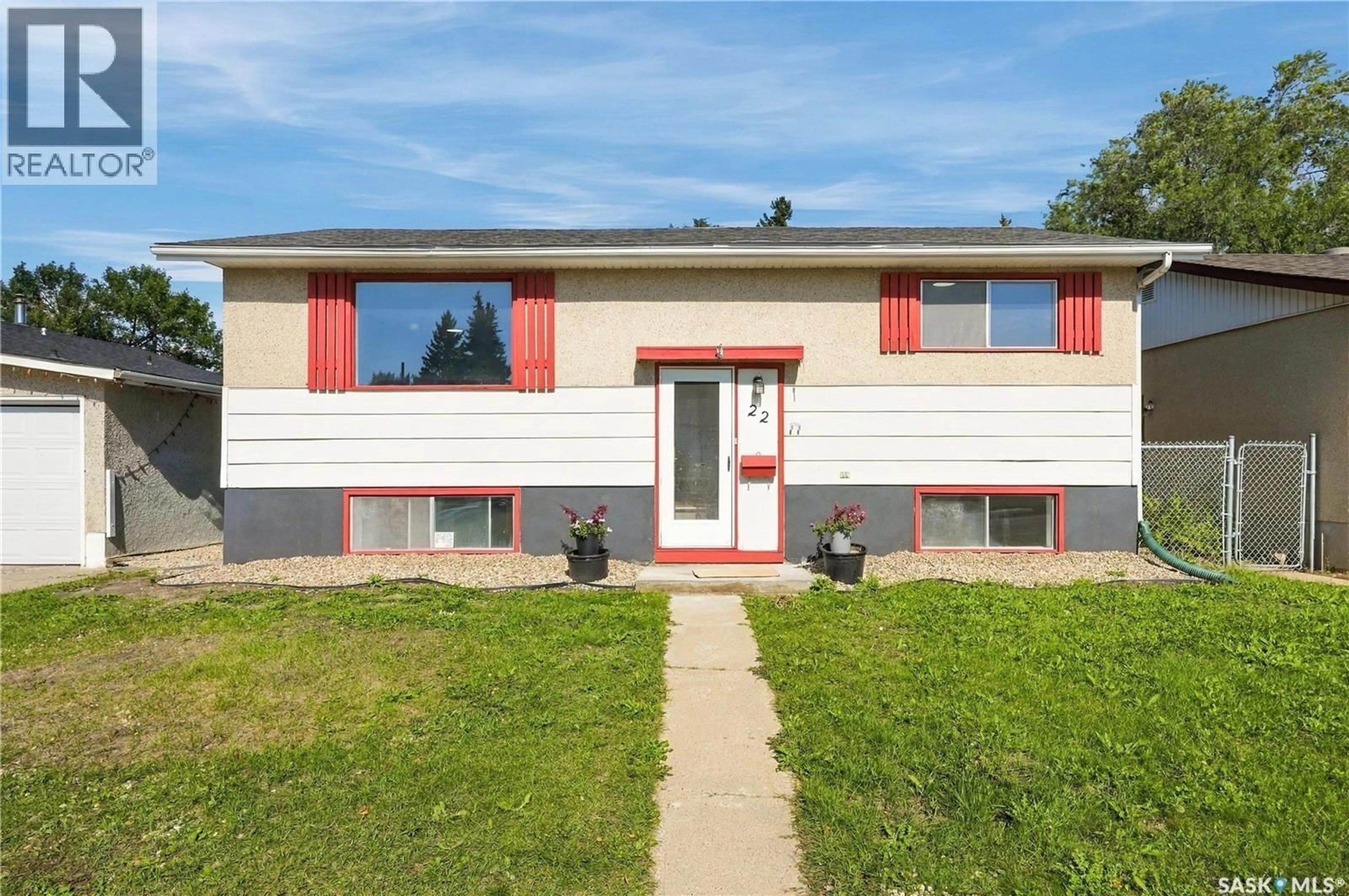 Home with vinyl exterior material, street for 22 RAMSAY COURT, Saskatoon Saskatchewan S7H4H1
