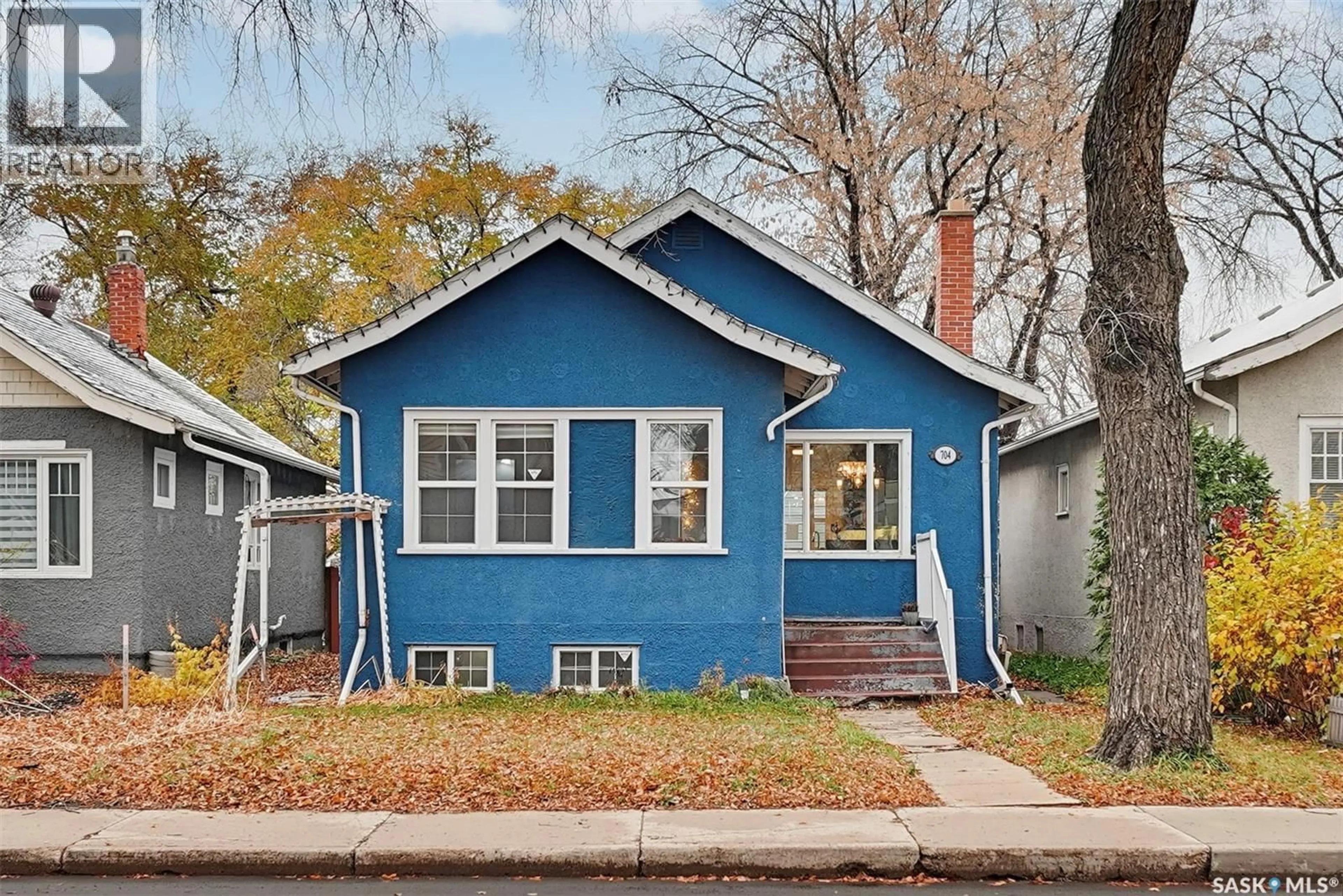 Home with vinyl exterior material, street for 704 4TH AVENUE, Saskatoon Saskatchewan S7K2N1