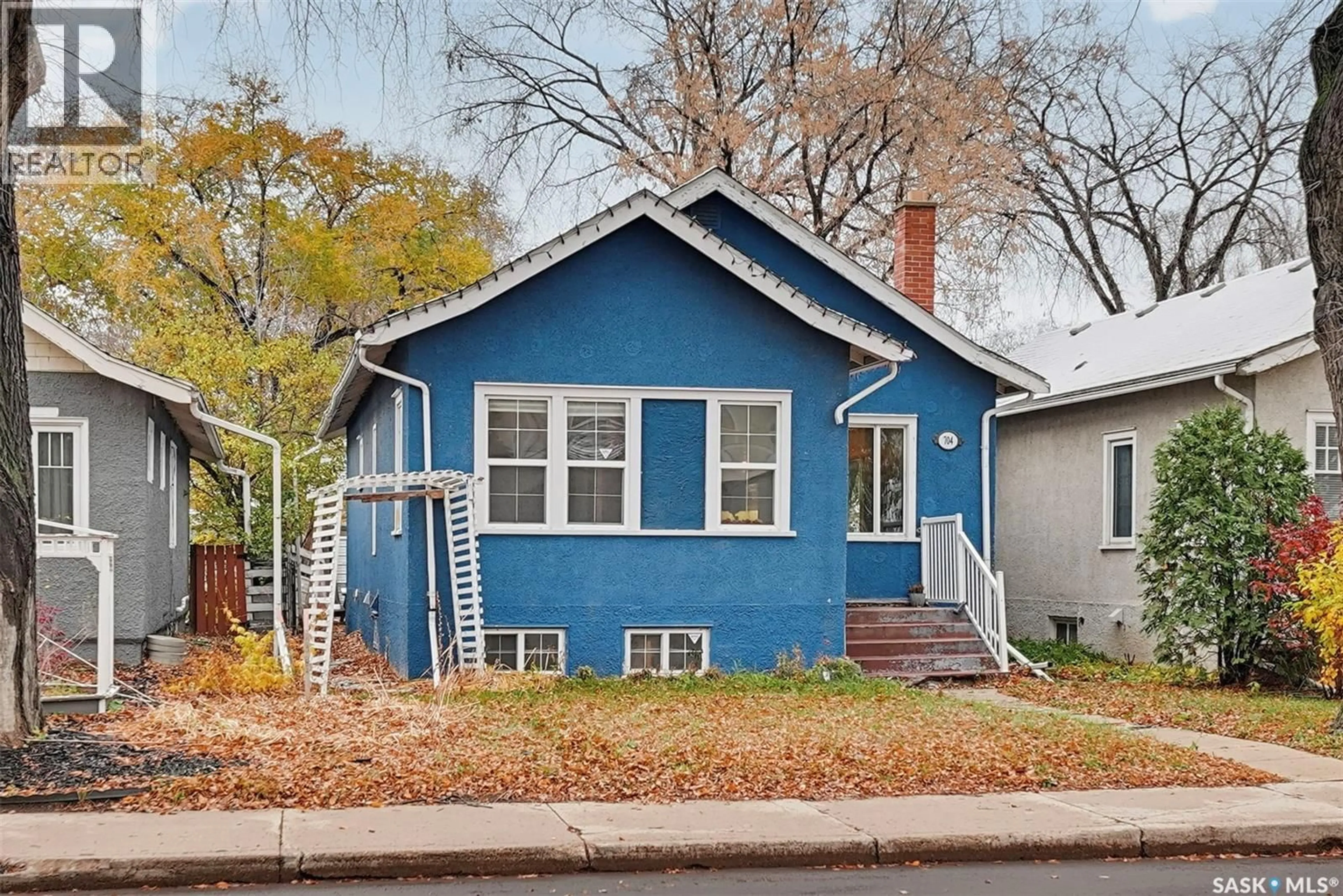 Home with vinyl exterior material, street for 704 4TH AVENUE, Saskatoon Saskatchewan S7K2N1