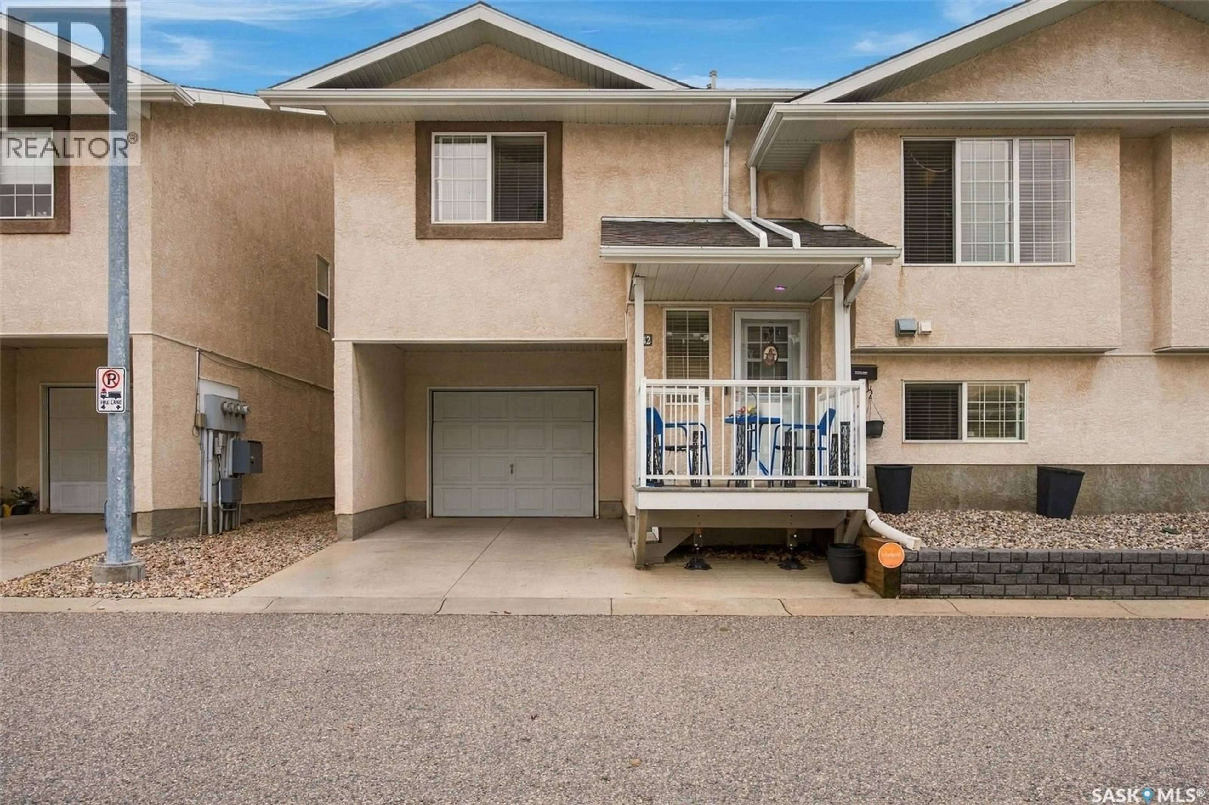 Home with vinyl exterior material, street for 42 2751 WINDSOR PARK ROAD, Regina Saskatchewan S4V1H1