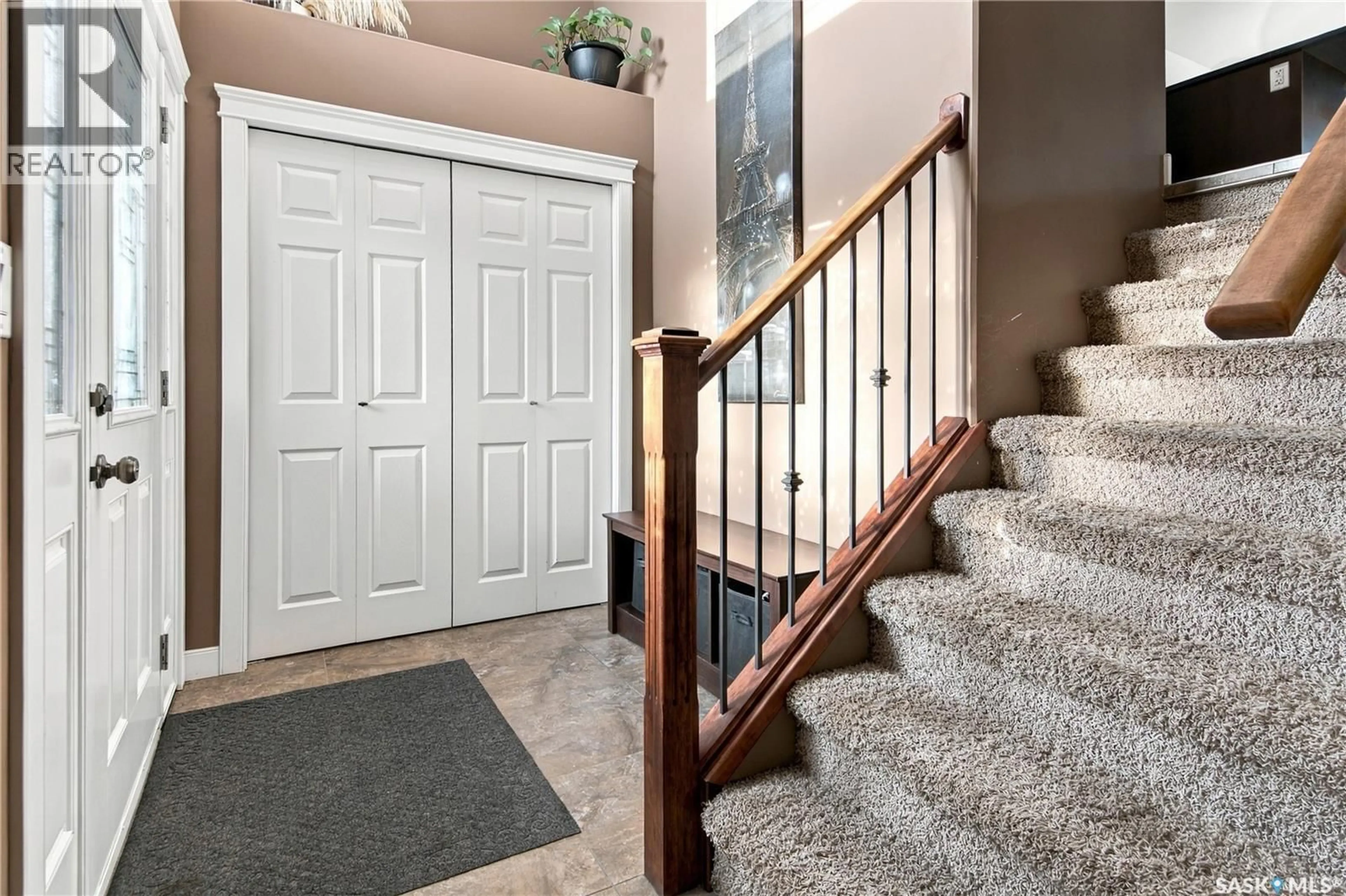 Indoor entryway for 114 STEFANIUK CRESCENT, Saskatoon Saskatchewan S7W0H6
