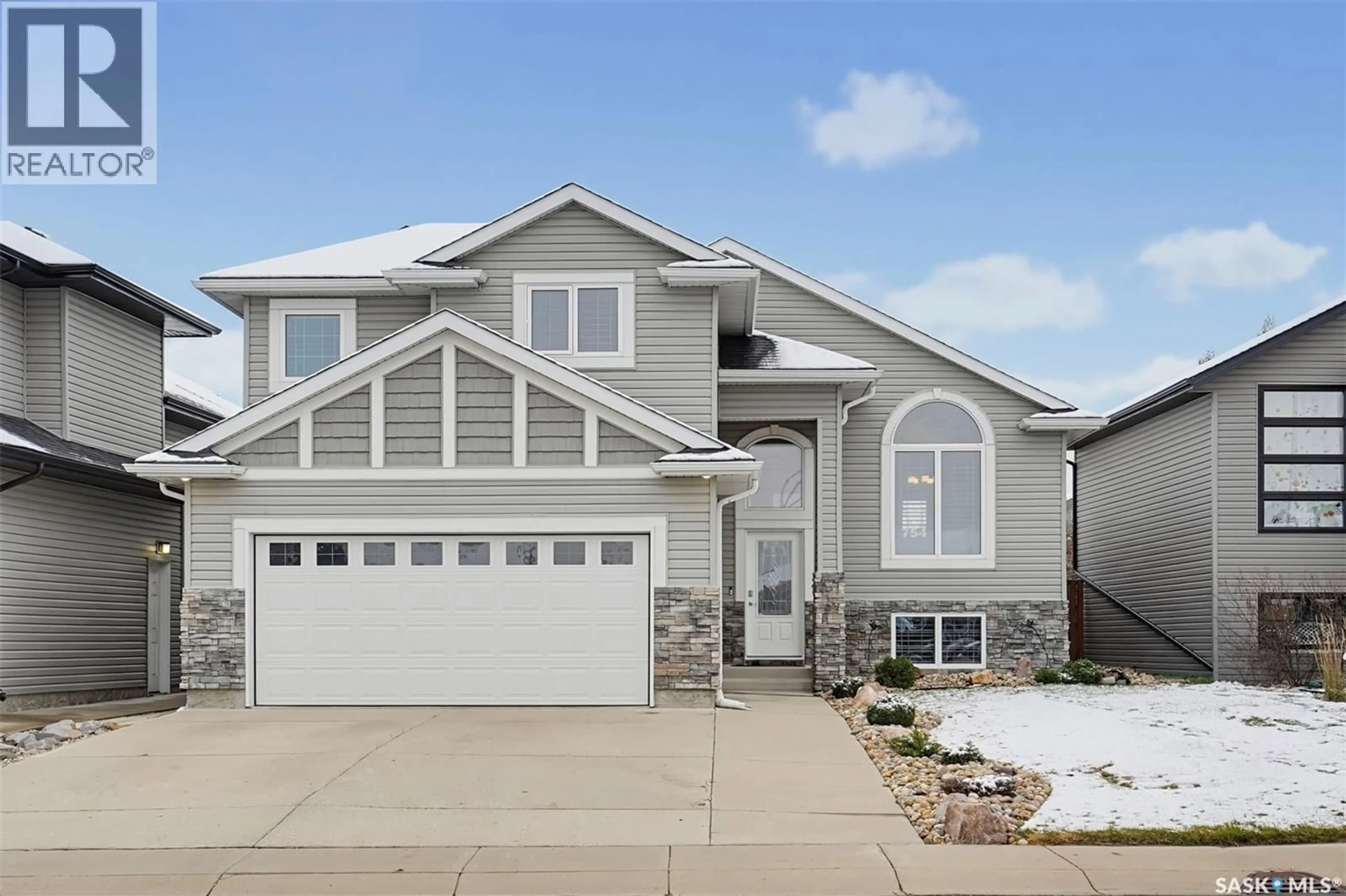 Home with vinyl exterior material, street for 754 HARGREAVES CRESCENT, Saskatoon Saskatchewan S7R0H2