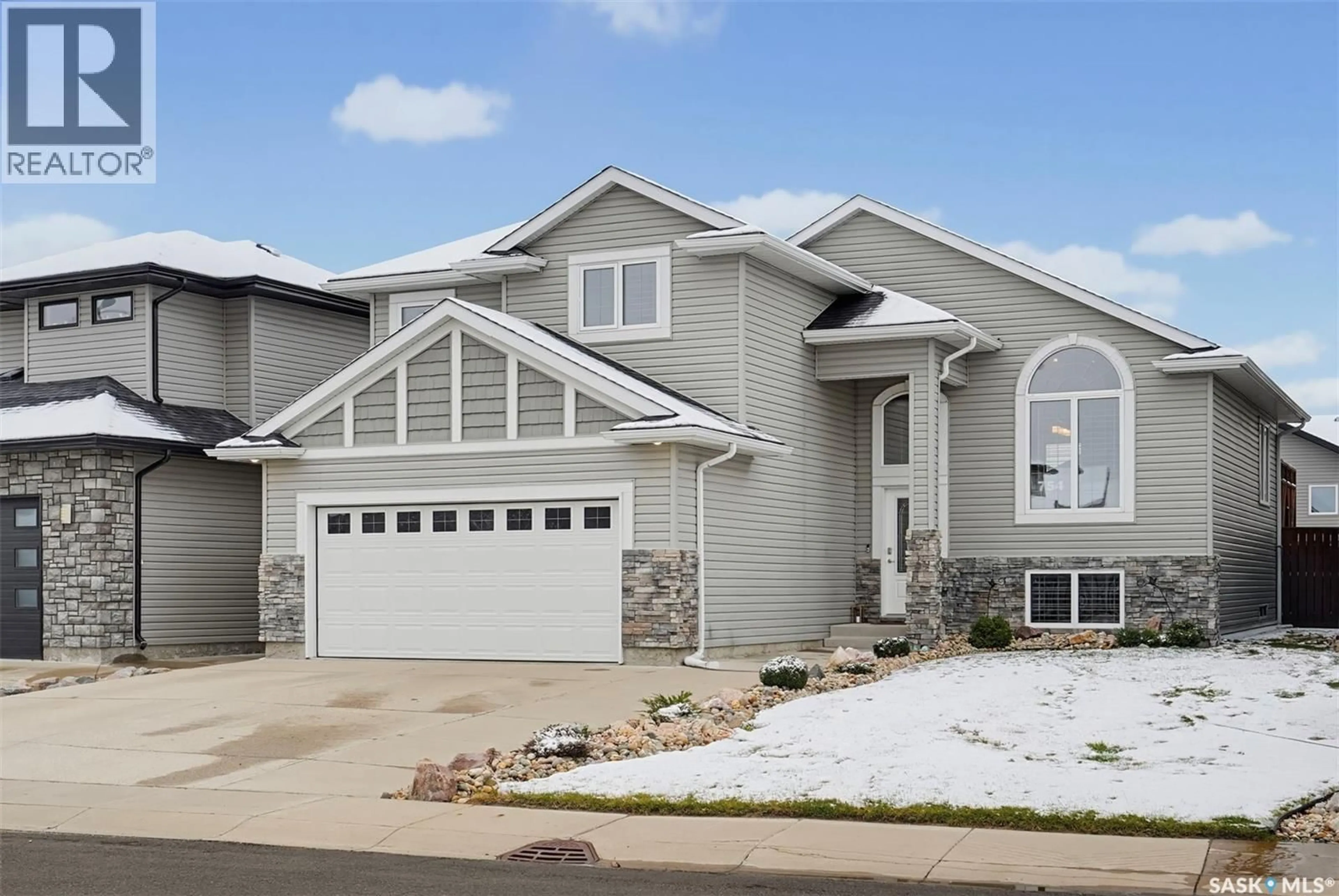 Home with vinyl exterior material, street for 754 HARGREAVES CRESCENT, Saskatoon Saskatchewan S7R0H2