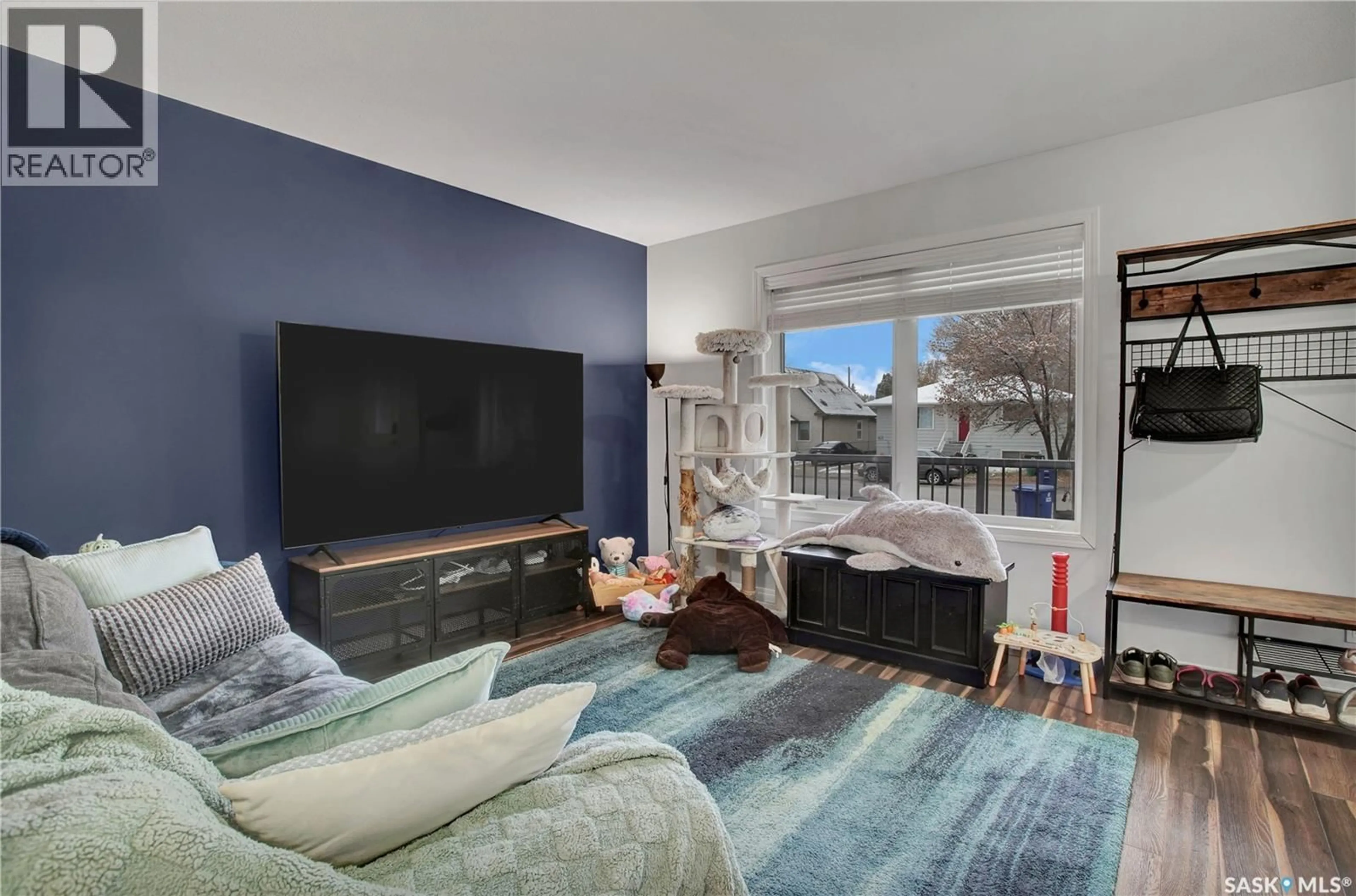Living room with furniture, unknown for 336 W AVENUE, Saskatoon Saskatchewan S7M3G5