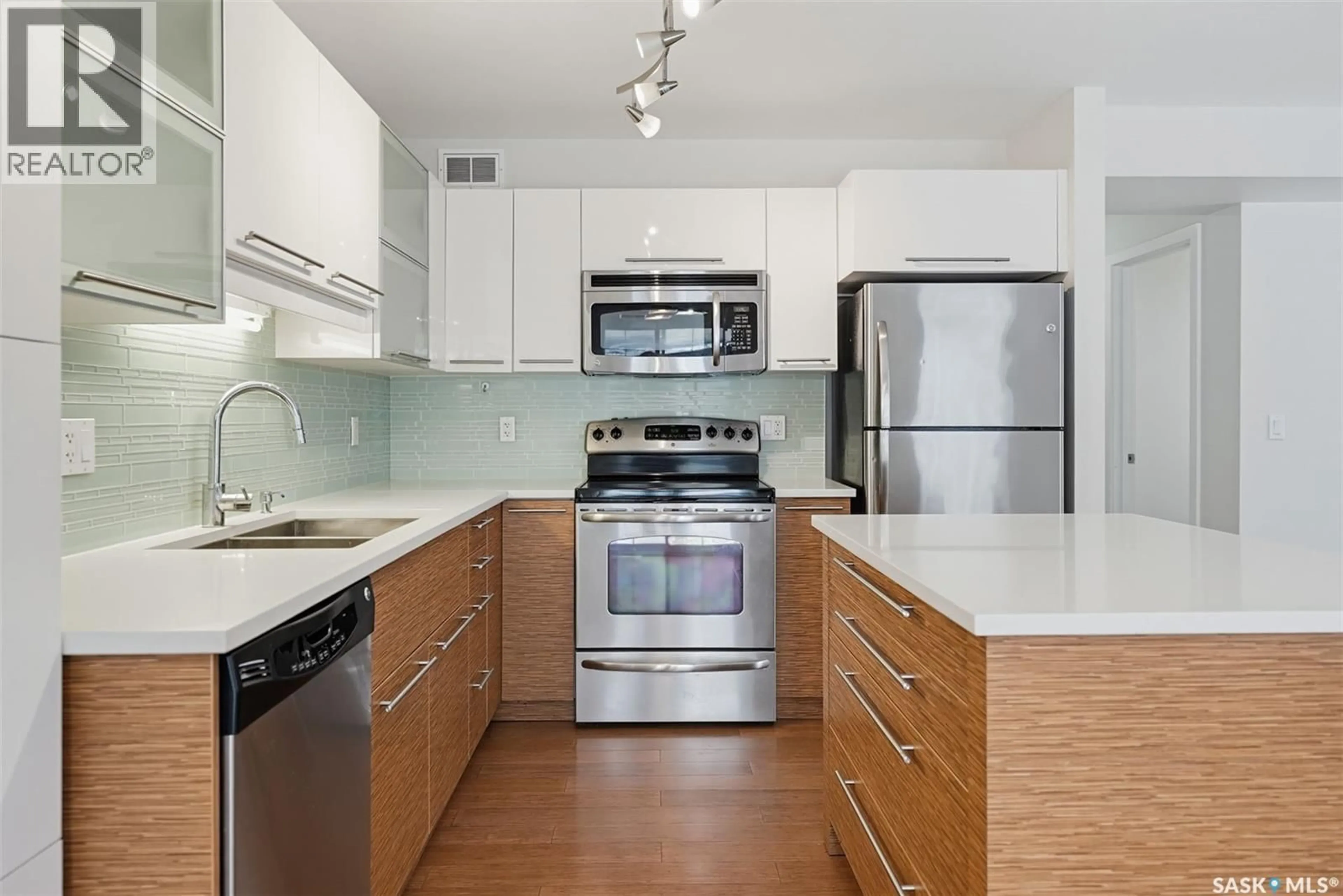 Standard kitchen, ceramic/tile floor for 209 - 410 HUNTER ROAD, Saskatoon Saskatchewan S7T1C9