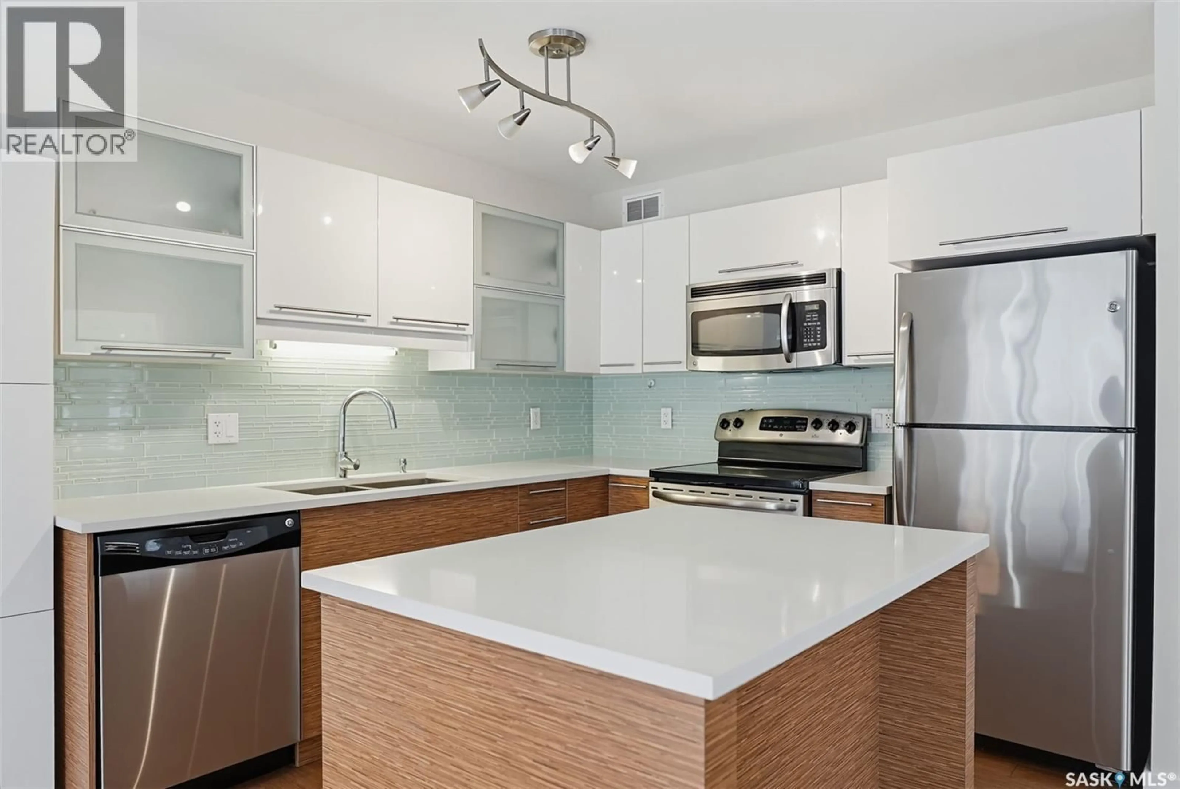 Standard kitchen, ceramic/tile floor for 209 - 410 HUNTER ROAD, Saskatoon Saskatchewan S7T1C9