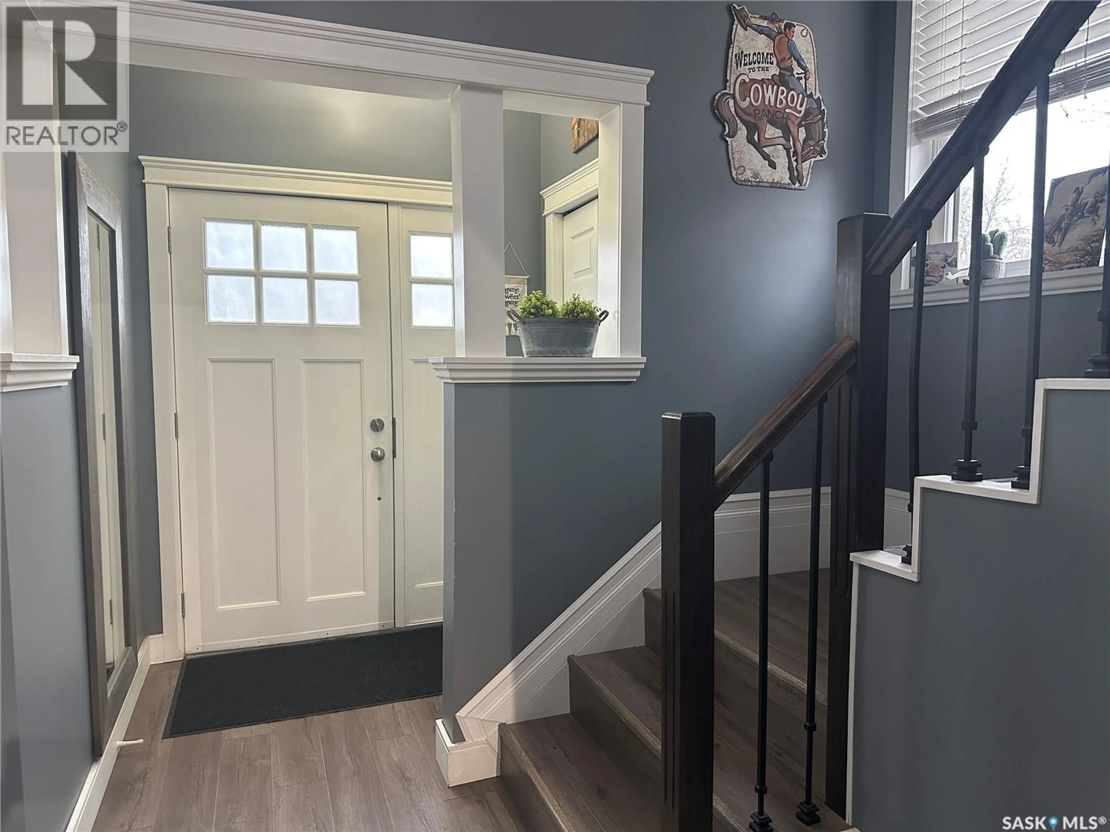 Indoor entryway for 432 QU'APPELLE STREET, Weyburn Saskatchewan S4H0R4