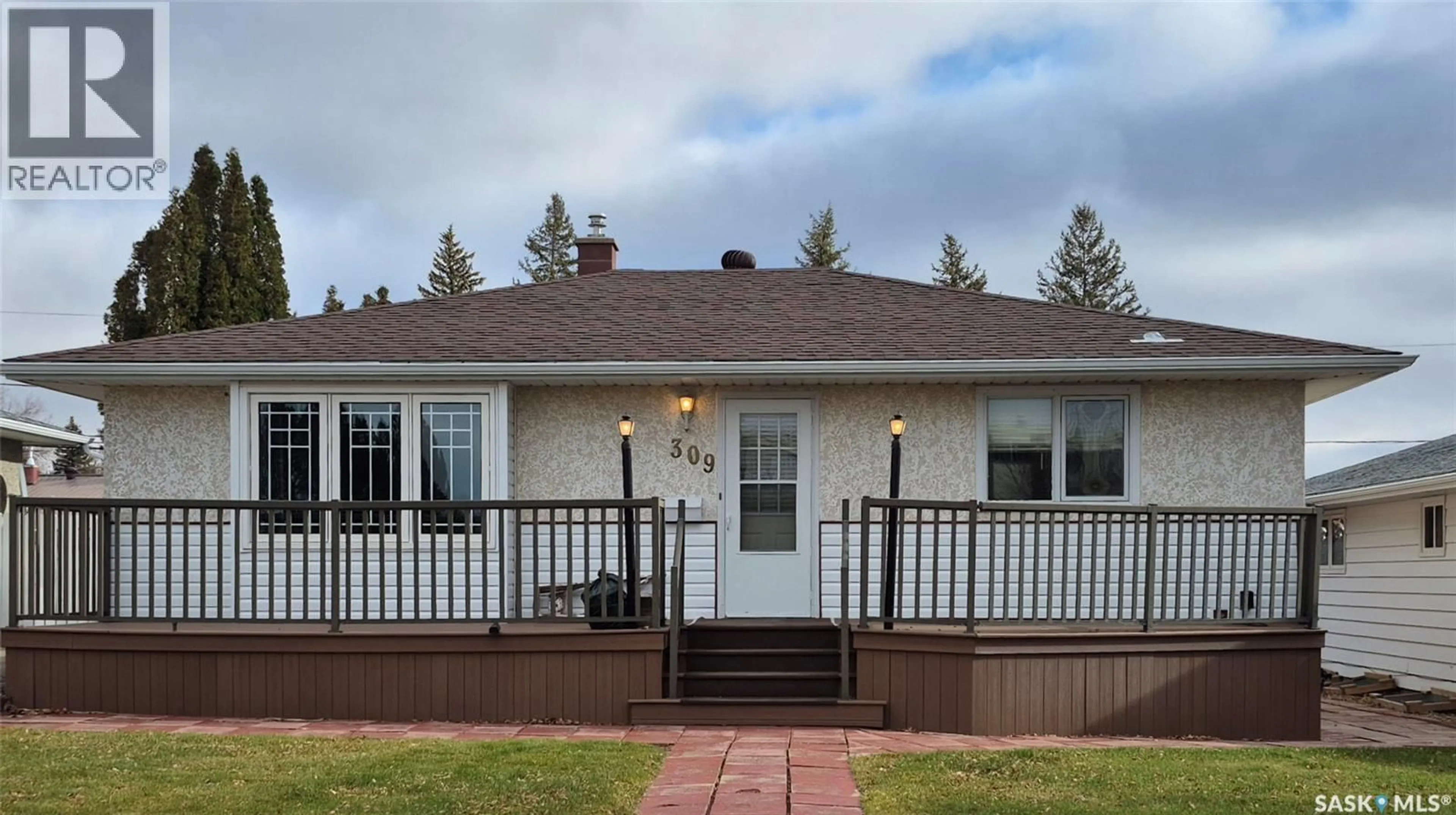 Home with vinyl exterior material, street for 309 13TH AVENUE, Swift Current Saskatchewan S9H2V9