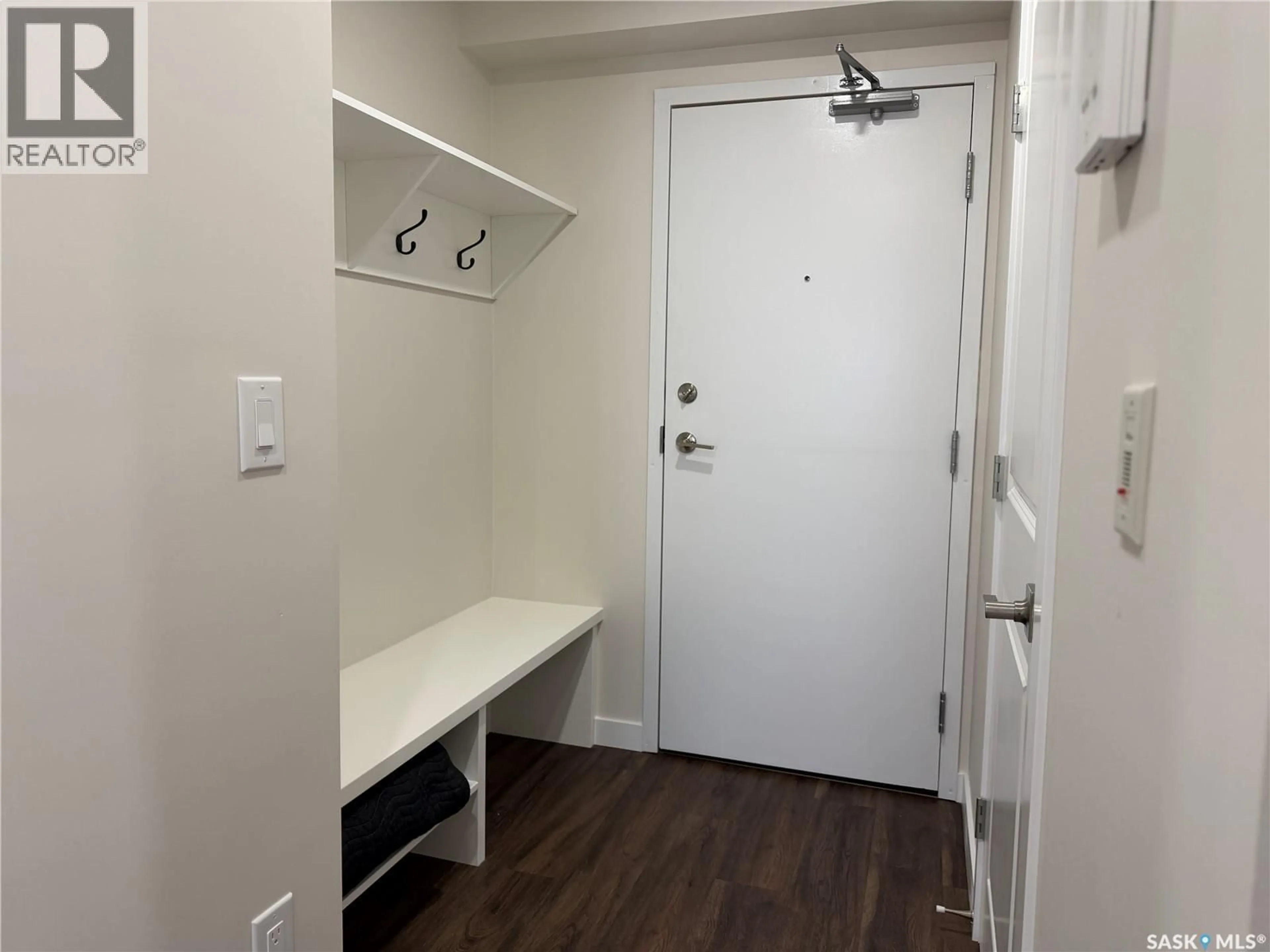Indoor entryway for 206 - 607 10TH STREET, Humboldt Saskatchewan S0K2A0