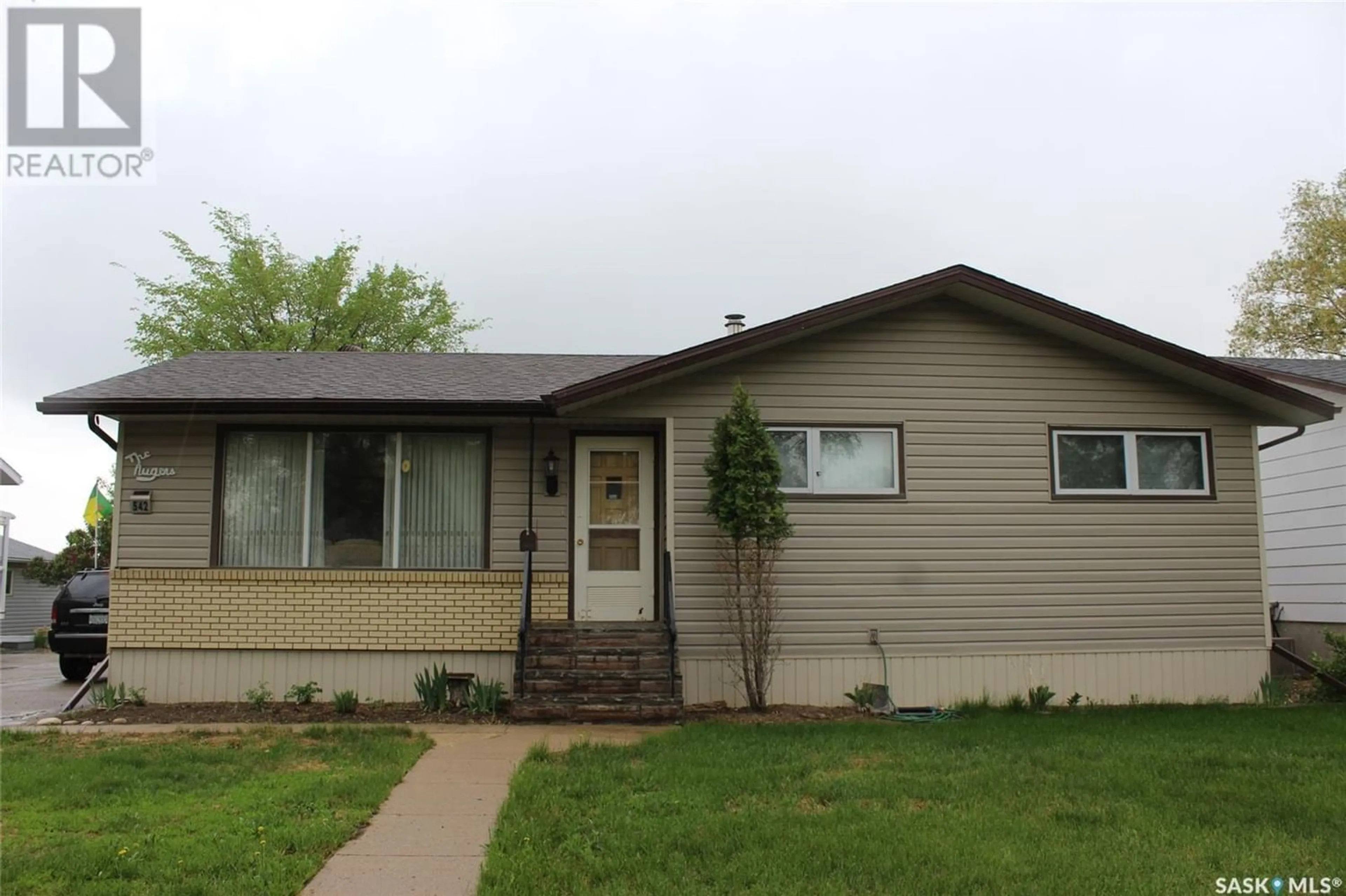 Frontside or backside of a home for 542 6th AVENUE W, Shaunavon Saskatchewan S0N2M0