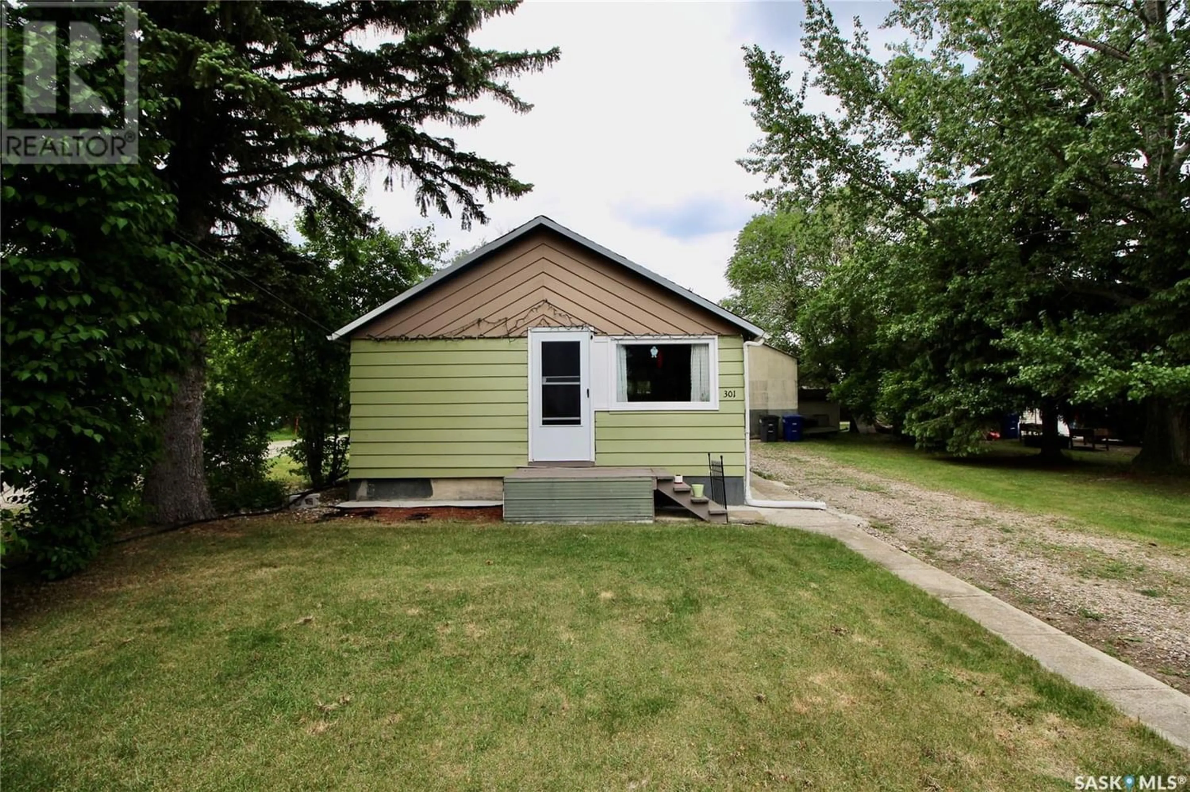 Cottage for 301 3rd AVENUE, Whitewood Saskatchewan S0G5C0