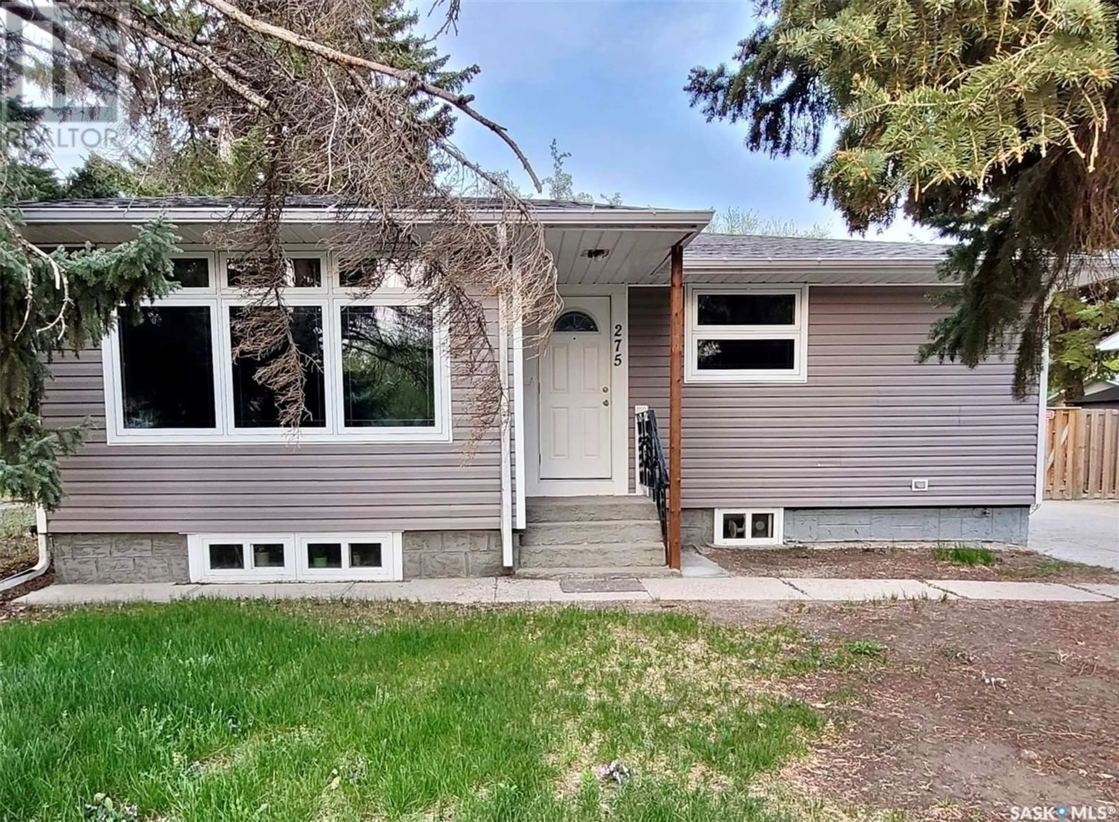 Home with vinyl exterior material for 275 Central AVENUE, Fort Qu'Appelle Saskatchewan S0G1S0