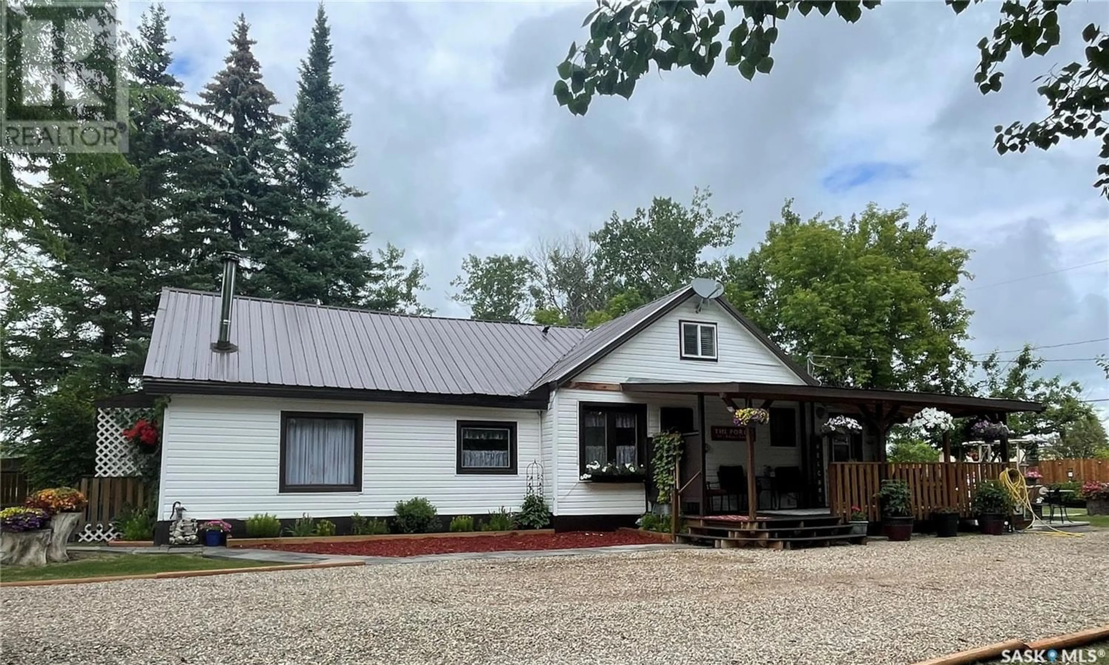 Cottage for 109 1st AVENUE S, Dorintosh Saskatchewan S0M0T0