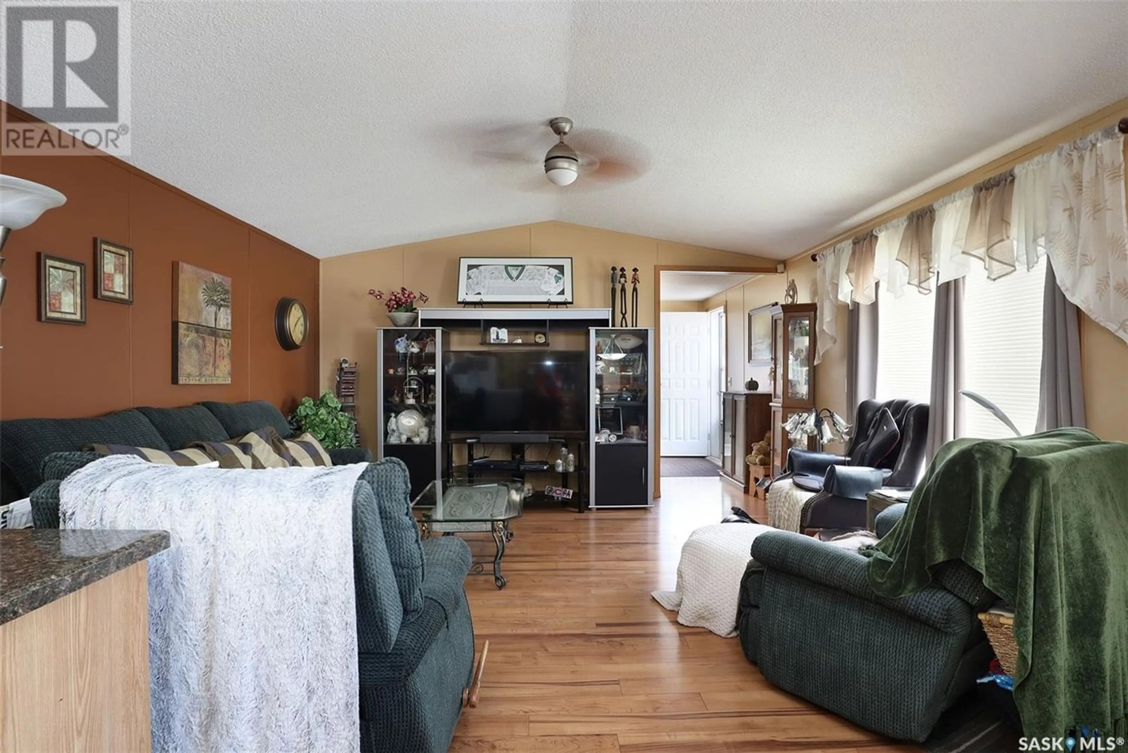 Living room for 210 City View ESTATES, Regina Saskatchewan S4P3W8