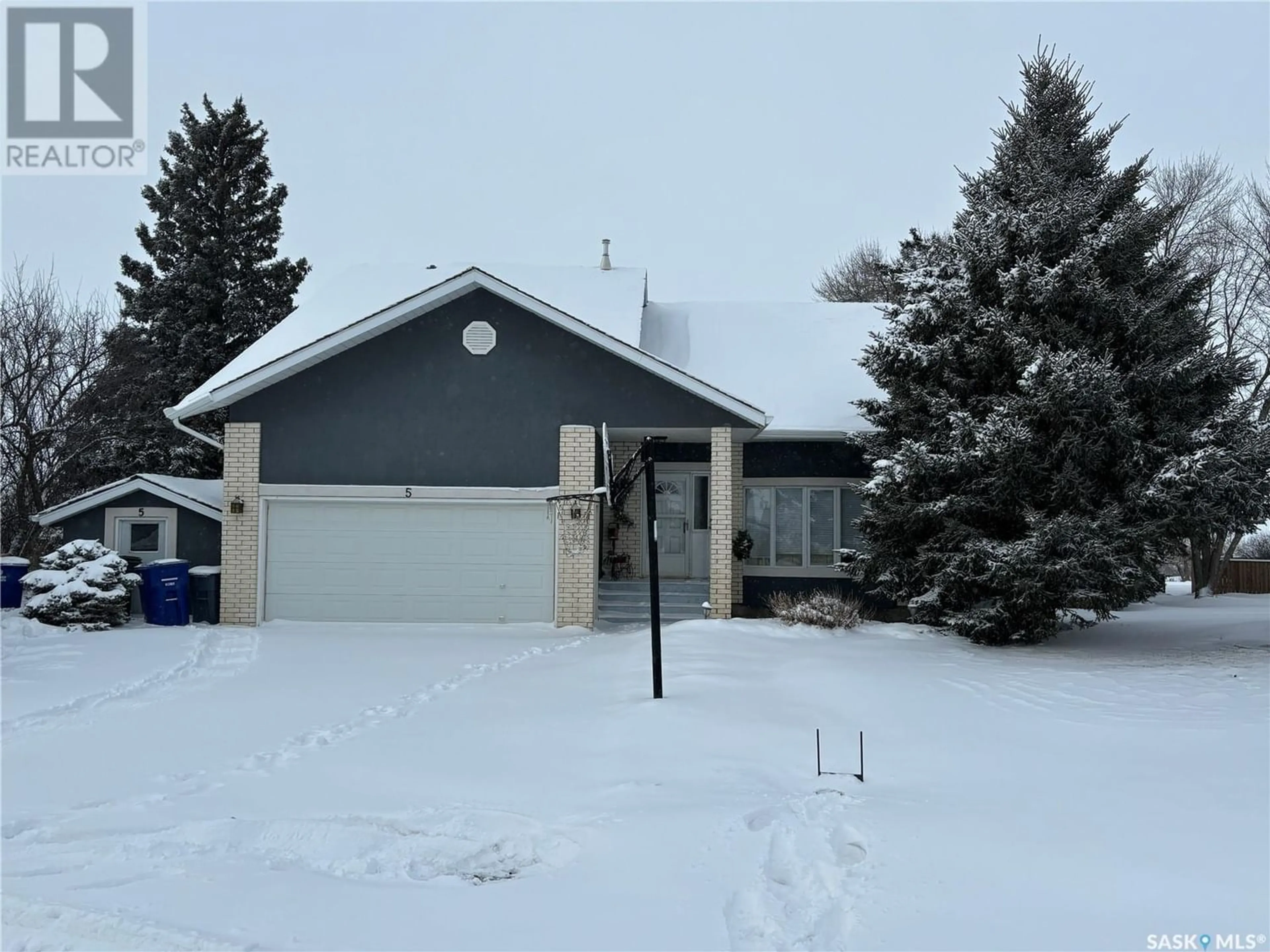 Frontside or backside of a home for 5 Poplar PLACE, Outlook Saskatchewan S0L2N0