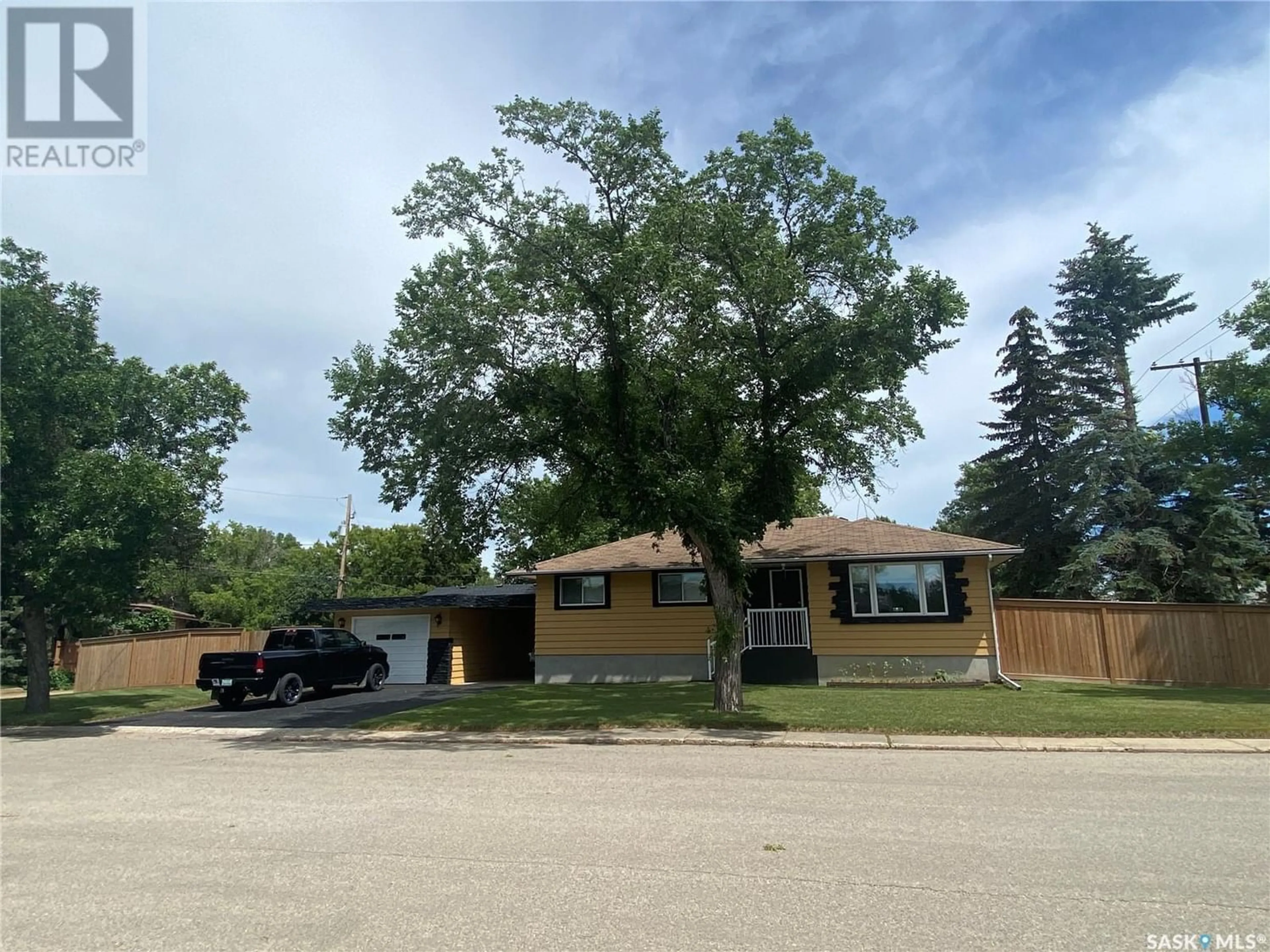Frontside or backside of a home for 504 Highfield CRESCENT, Weyburn Saskatchewan S4H0R8