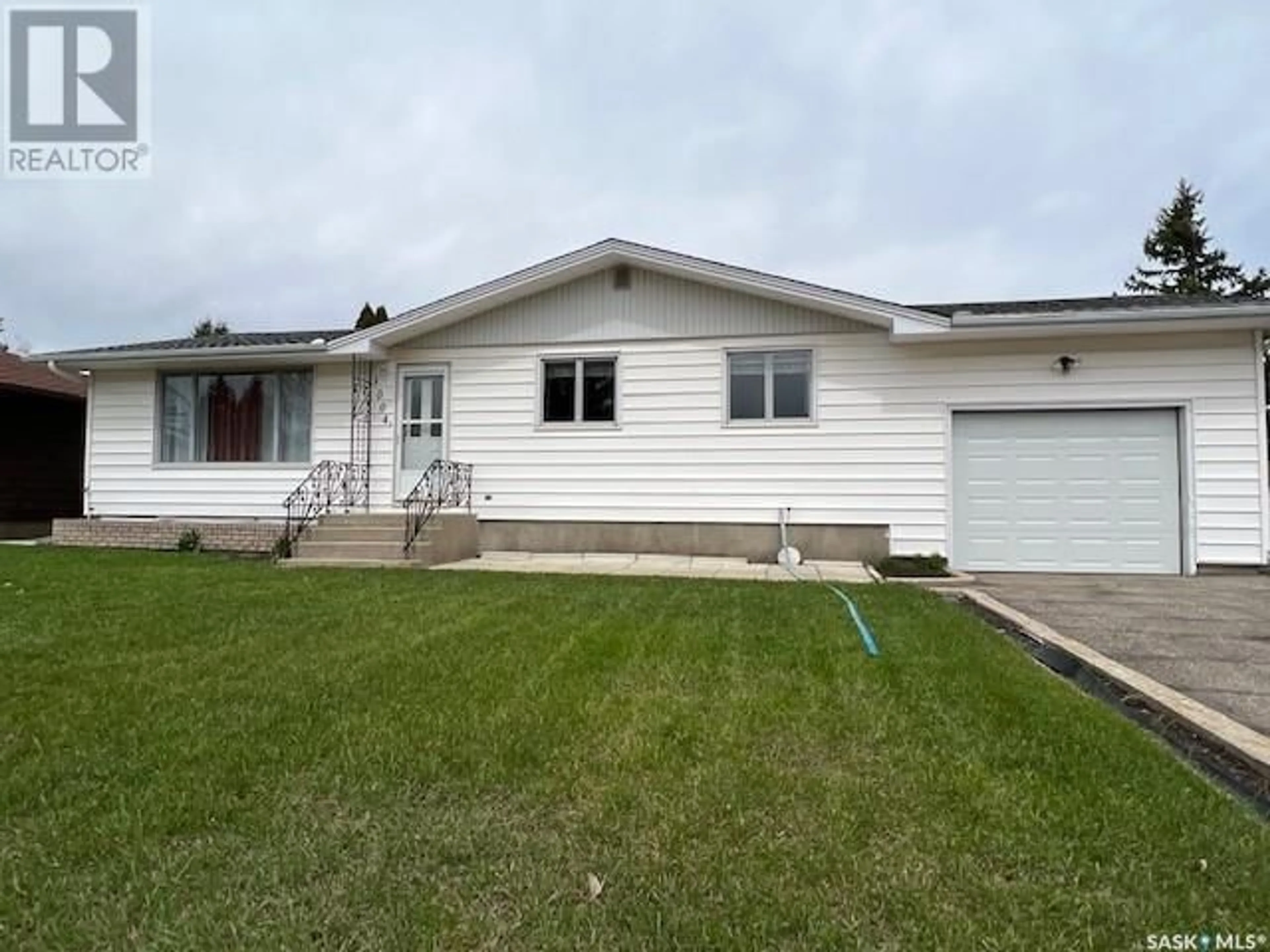 Frontside or backside of a home for 1004 Carlton DRIVE, Esterhazy Saskatchewan S0A0X0