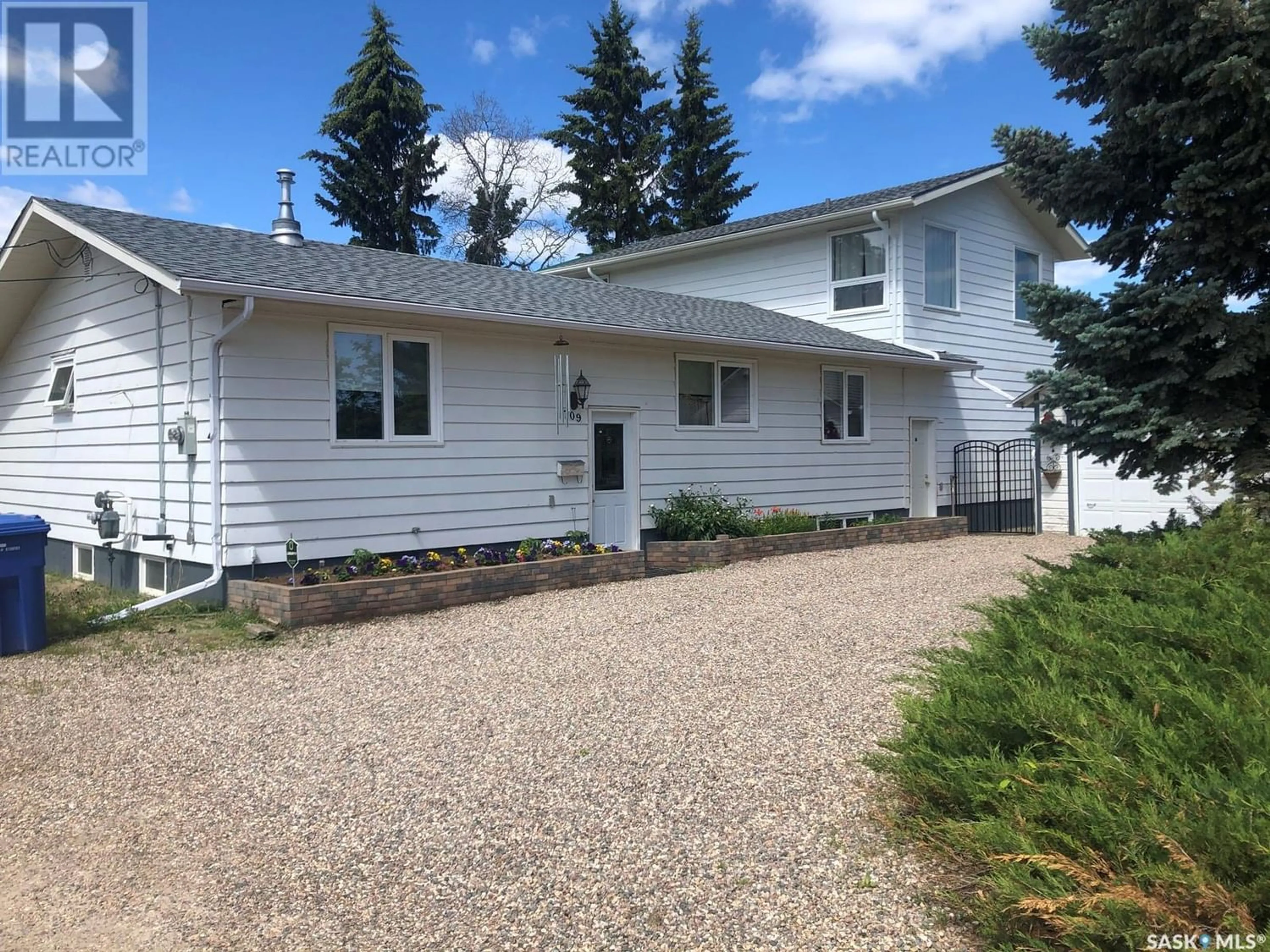 A pic from exterior of the house or condo for 709 2nd AVENUE, Loon Lake Saskatchewan S0M1L0