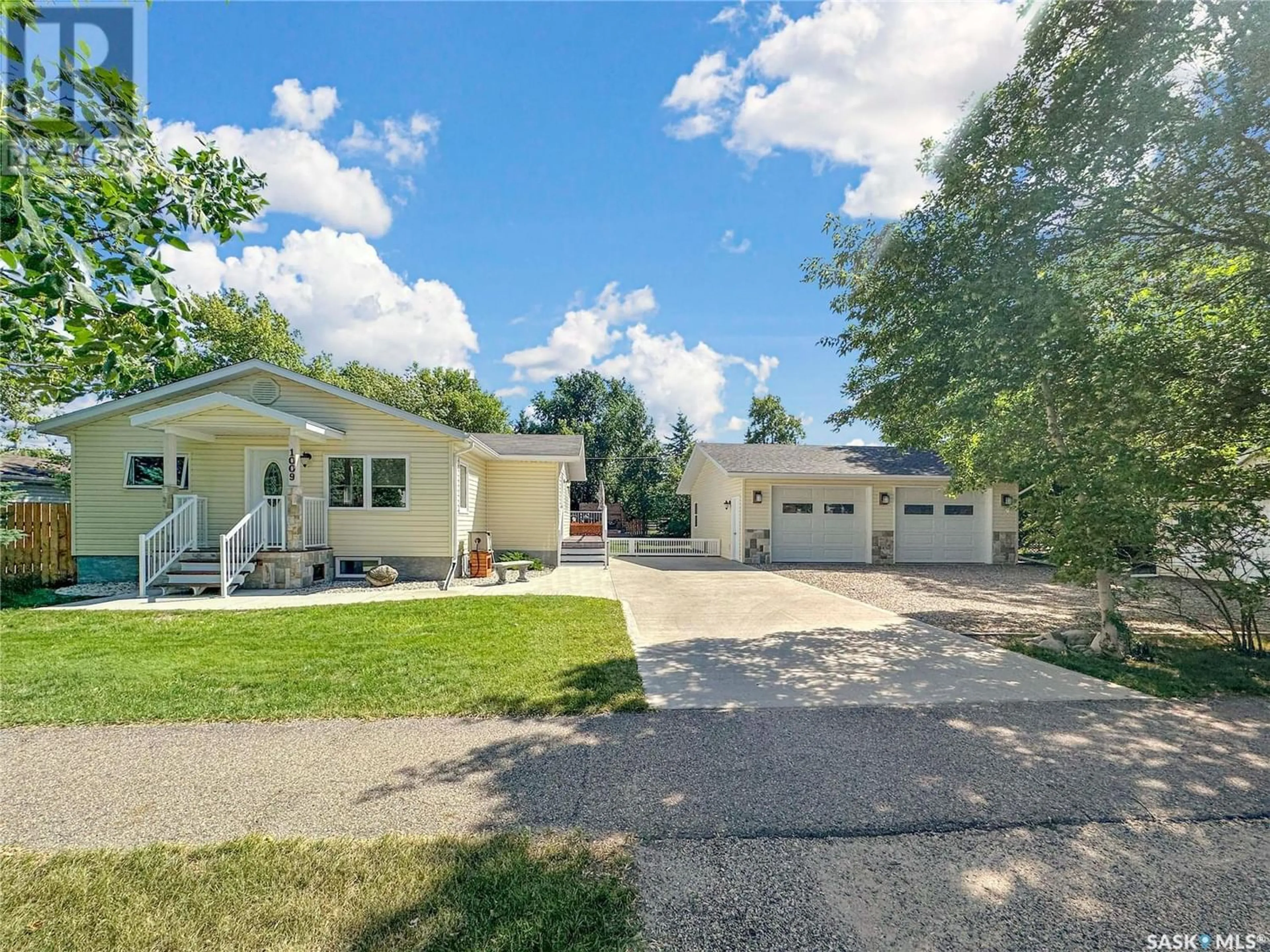 Frontside or backside of a home for 1009 Veterans AVENUE, Esterhazy Saskatchewan S0A0X0